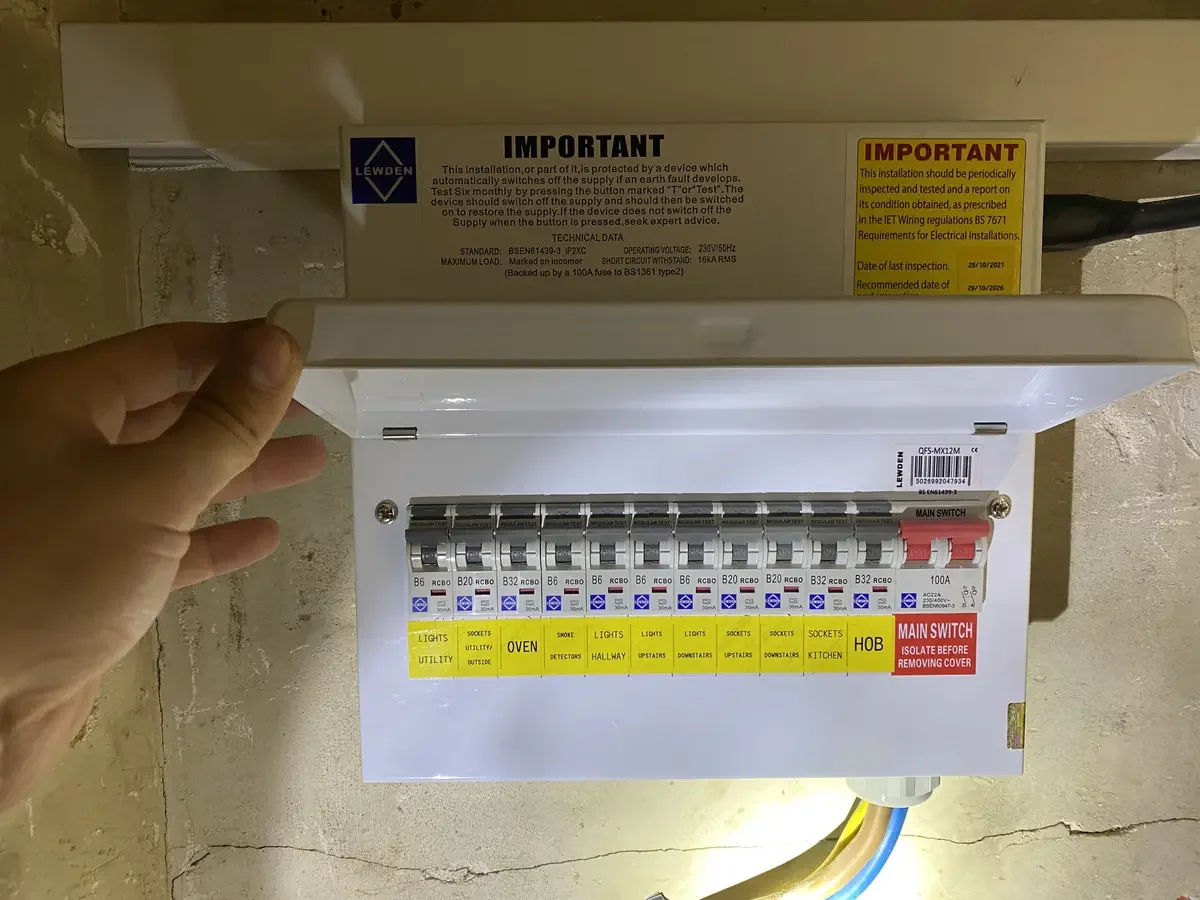 Electrician carrying out EICR testing and electrical inspection in london