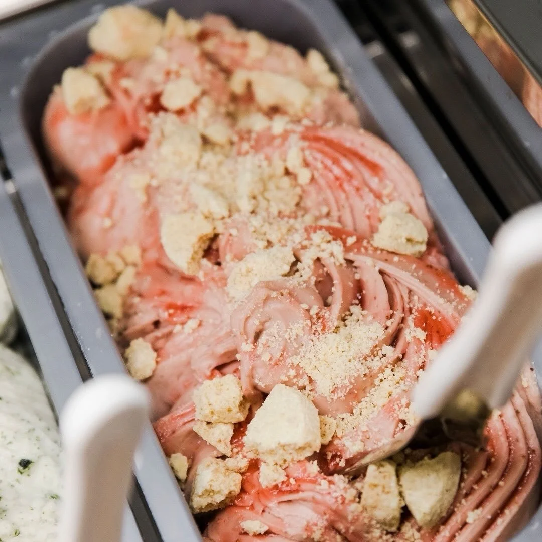 Rhubarb &amp; Apple Pie, but in gelato form 👌

Loaded up with rhubarb, apple, spice and chunks of buttery pastry topping.

A new favourite.

📍Ponsonby 
📍Hamilton