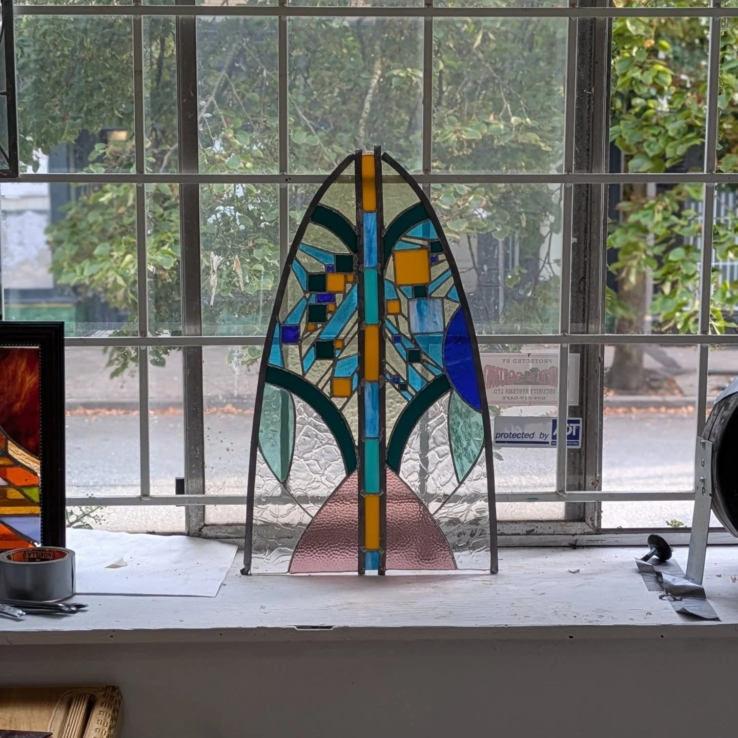 First part complete. Hoping to have the whole window done for the east side culture crawl 🤞🤞

#stainedglass #window