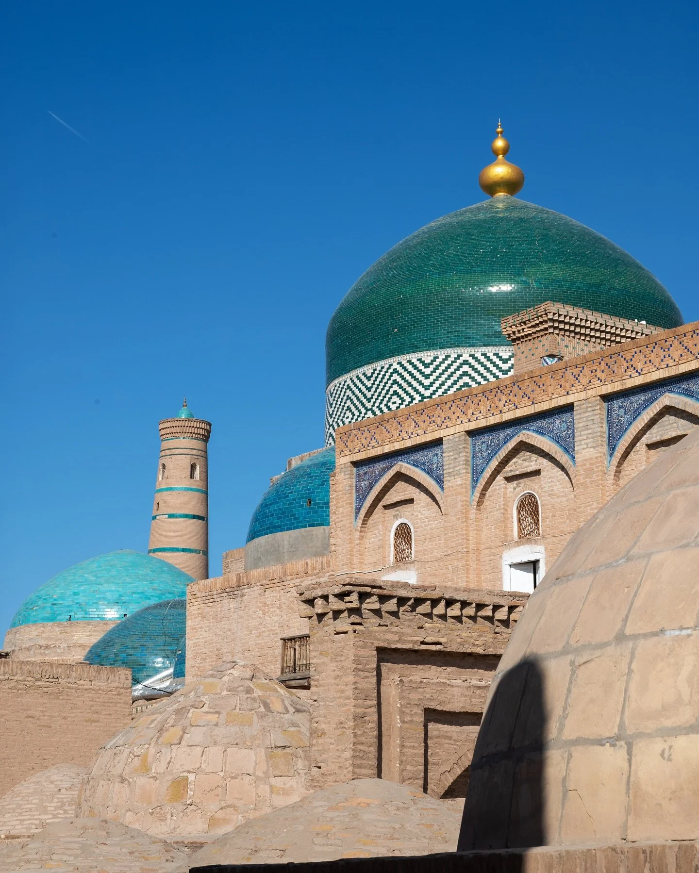 Exploring UNESCO&rsquo;s World Heritage Sites of Uzbekistan. 

Samarkand, Bukhara and Itchan Kala - in Khiva are not just cities with great monuments, but a visualisation of  their cultural and historical heritage.

#uzbekistan #khiva #samarkand #buk