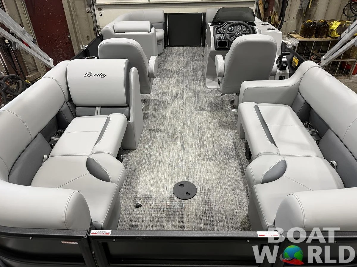 large-watermarked-2026-bentley-legacy-200-navigator-quad-lounge-pontoon-34995 (5).jpg