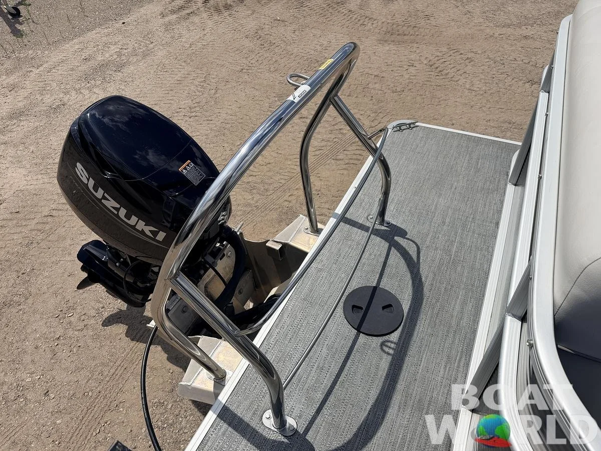 large-watermarked-used-2023-sweetwater-2086-cruise-and-60-hp-suzuki-4-stroke-25-995 (9).jpg