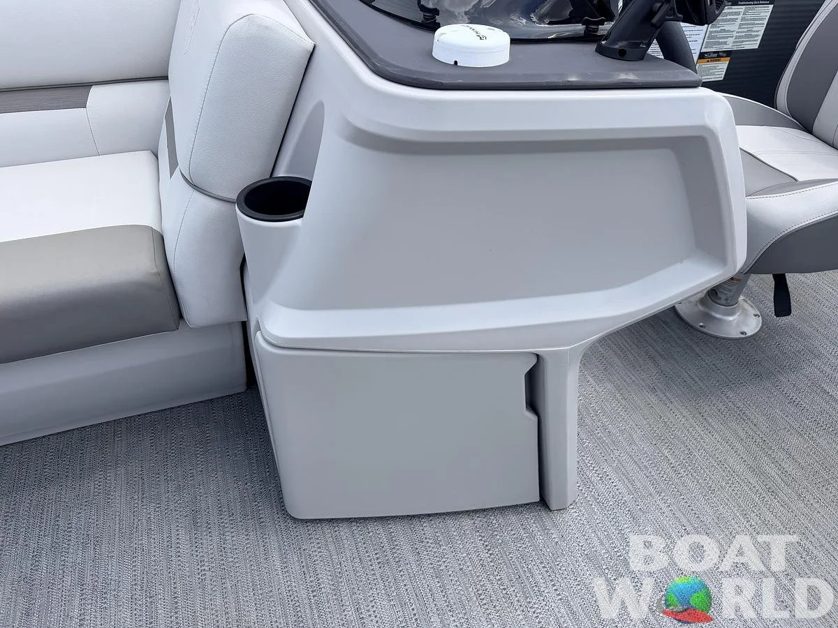 large-watermarked-used-2023-sweetwater-2086-cruise-and-60-hp-suzuki-4-stroke-25-995 (14).jpg