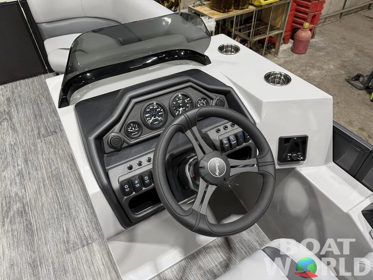 large-watermarked-2026-bentley-legacy-200-navigator-quad-lounge-pontoon-34995 (13).jpg