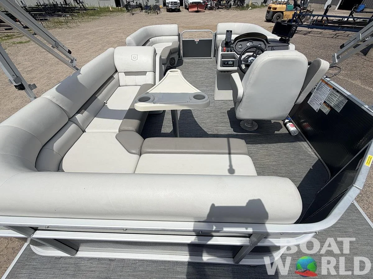 large-watermarked-used-2023-sweetwater-2086-cruise-and-60-hp-suzuki-4-stroke-25-995 (7).jpg