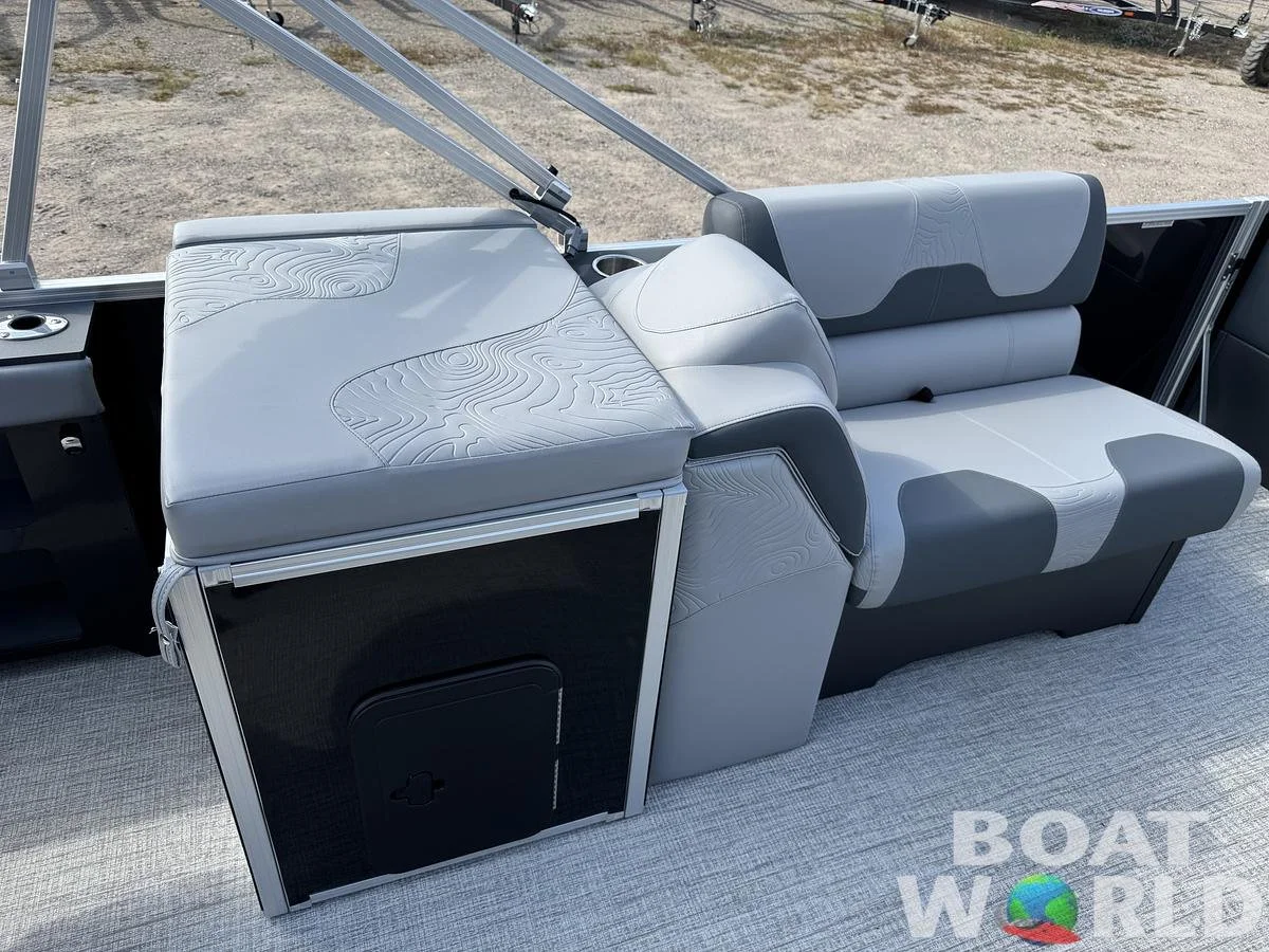 large-watermarked-2025-tahoe-pontoons-ge-ofish-2385-rear-fish-and-honda-4-stroke-efi (7).jpg