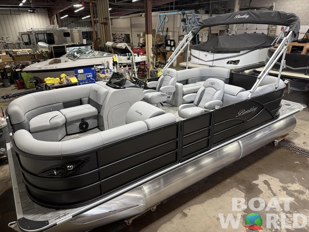 large-watermarked-2026-bentley-legacy-200-navigator-quad-lounge-pontoon-34995.jpg