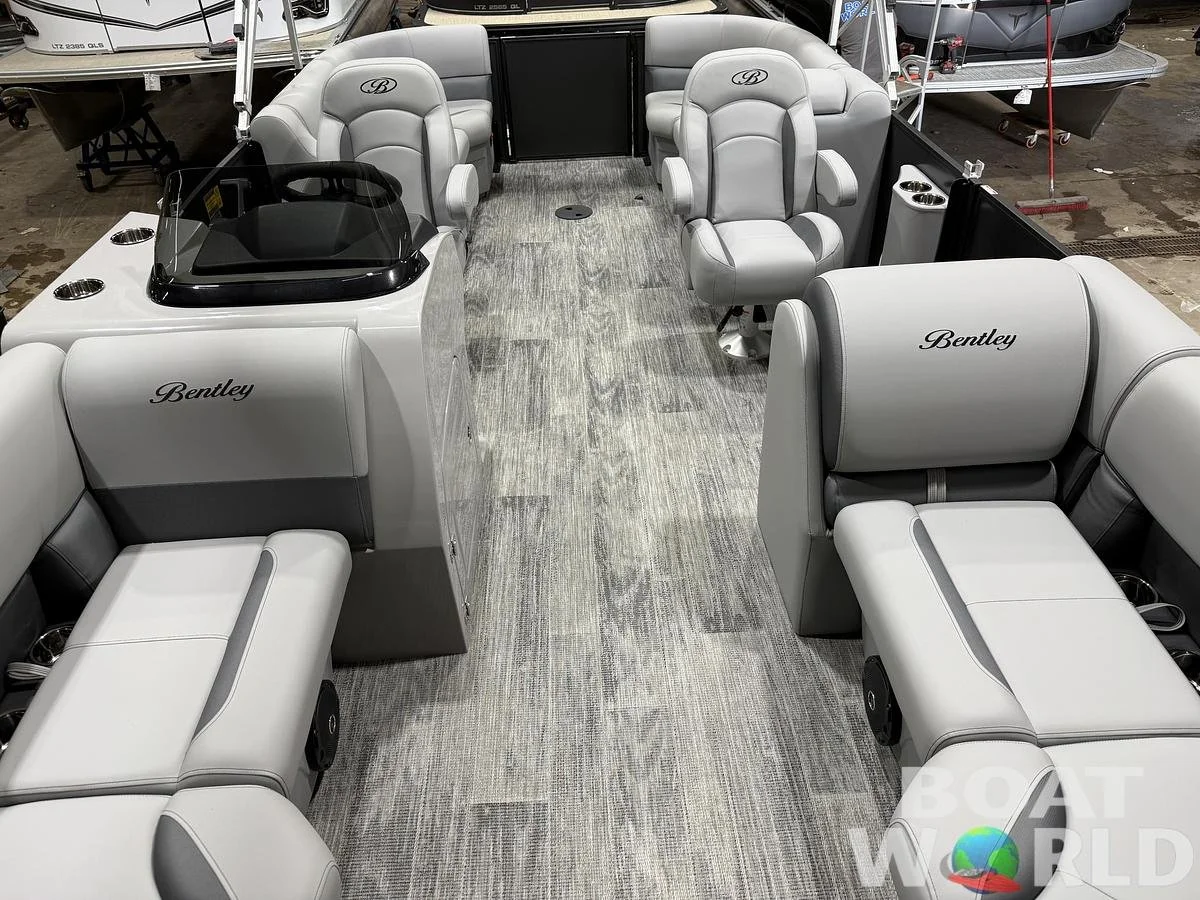 large-watermarked-2026-bentley-legacy-200-navigator-quad-lounge-pontoon-34995 (7).jpg