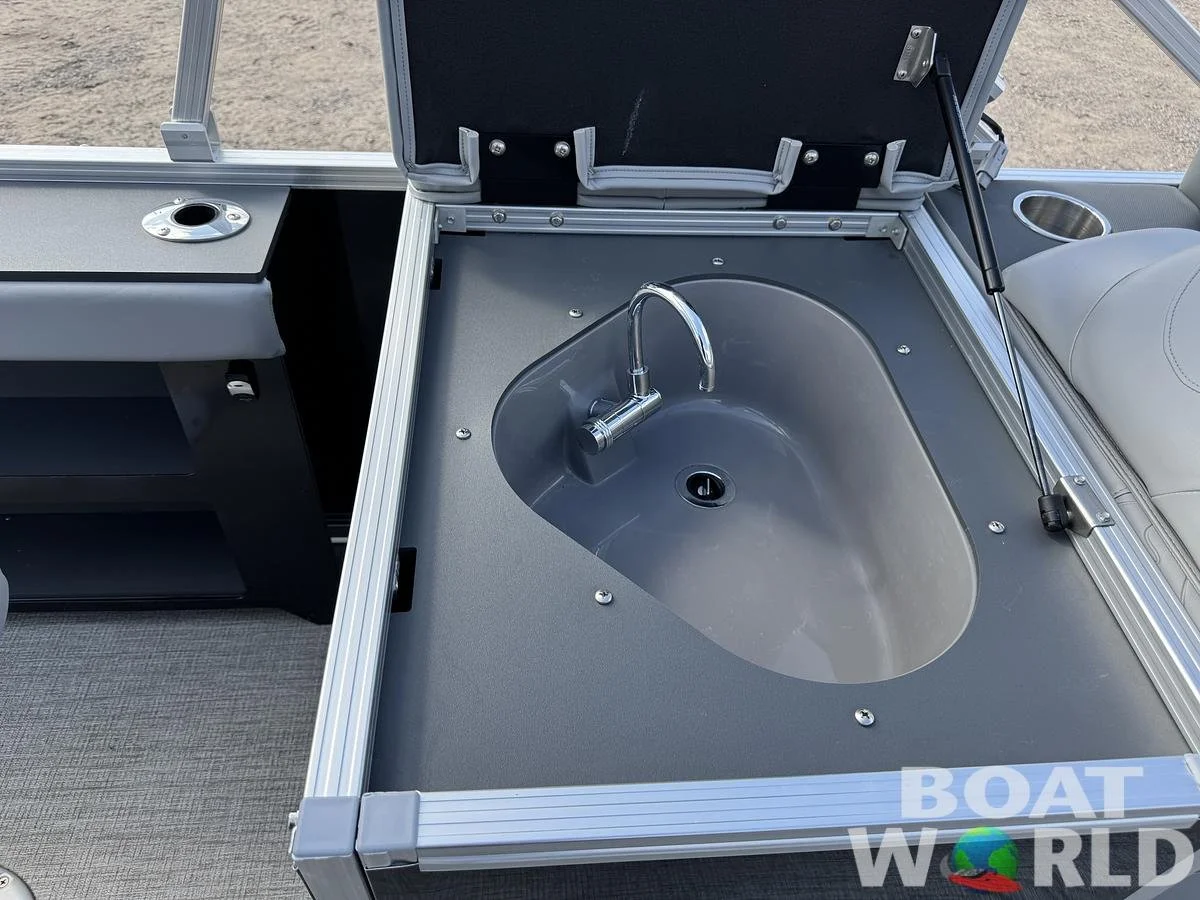 large-watermarked-2025-tahoe-pontoons-ge-ofish-2385-rear-fish-and-honda-4-stroke-efi (8).jpg