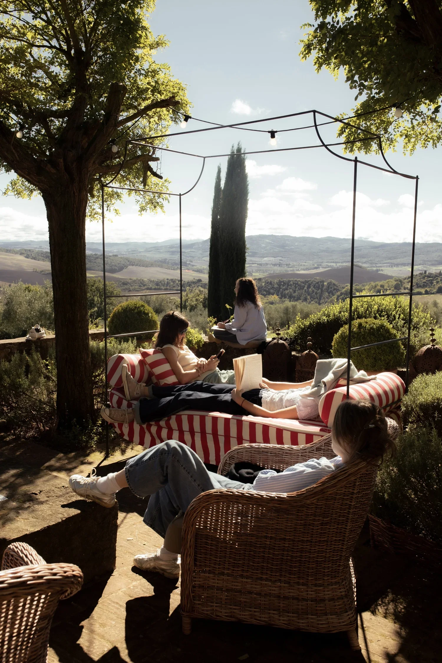 by Dominika Radomska