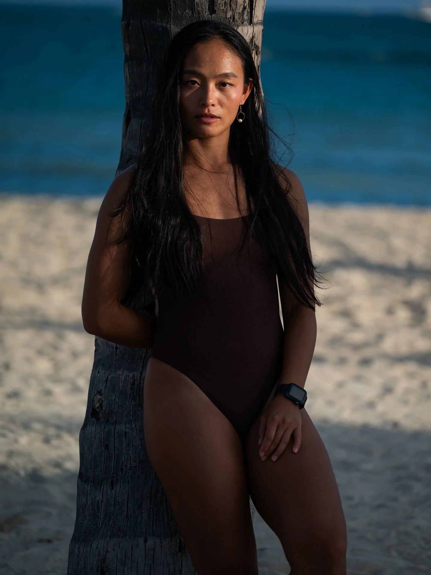 Ocean air, steady stare.
@aliciayang_0325 
.
.
.
.
.
.
.

#HawaiiPhotographer #HawaiiWeddingPhotographer #OahuPhotographer #HawaiiElopementPhotographer #CouplesInHawaii #LightAndShadow #IslandLove #CinematicPortrait #GoldenHourHawaii #destinationwedd