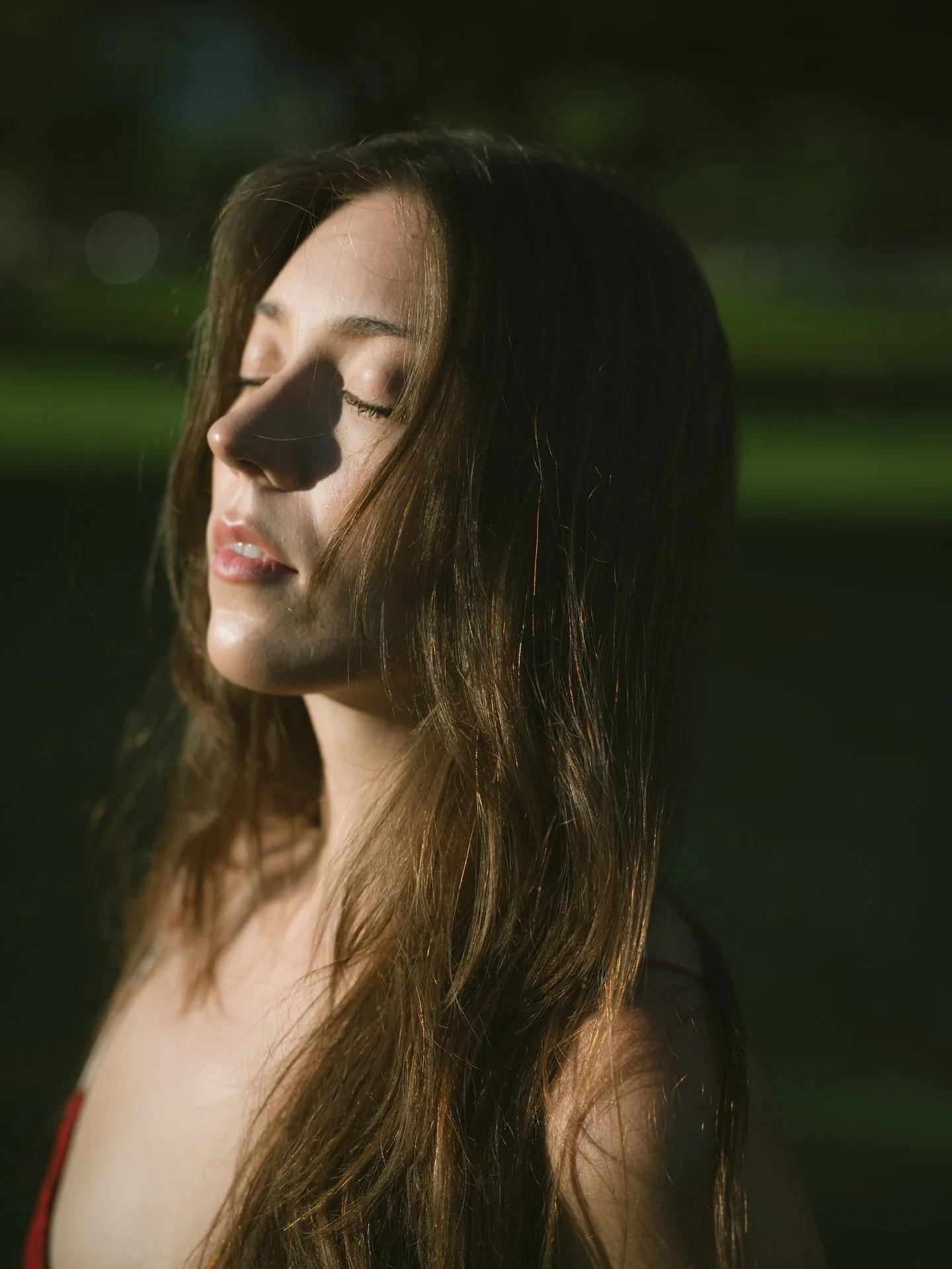 She stood between light and longing, where golden hours never tell the whole story.

.
.
.
.
.
.
.
.

#HawaiiPhotographer #HawaiiWeddingPhotographer #OahuPhotographer #HawaiiElopementPhotographer #CouplesInHawaii #LightAndShadow #IslandLove #Cinemati