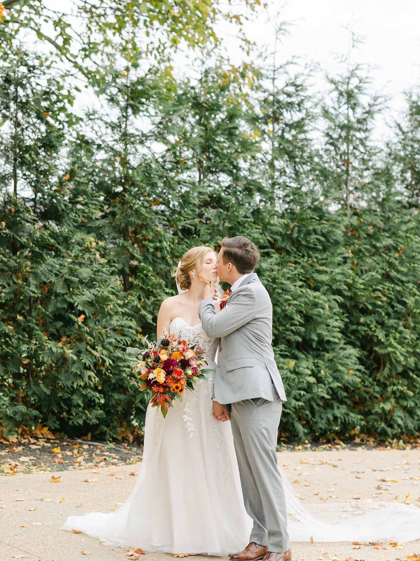 Happy 1st Anniversary Alyssa &amp; Shane 🧡

Venue: @gordonspringsva 
Coordination: @whitedressblacktie 
Photography: @taylorwebsterphotography