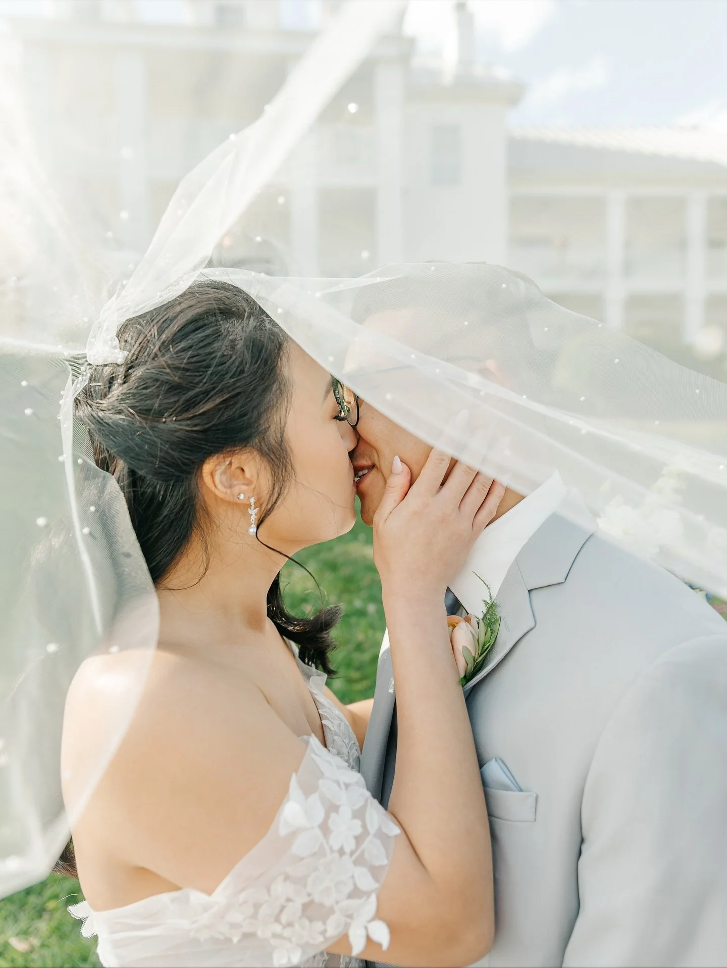 Two people who made soft blues look electric. 10/10 recommend falling in love like this. Congratulations Scott &amp; Jessica 💙

Venue: @theviewatbluemont 
Coordination: @theviewatbluemont 
Photography: @sarahhoustonphotography 
Videography: @paulyun