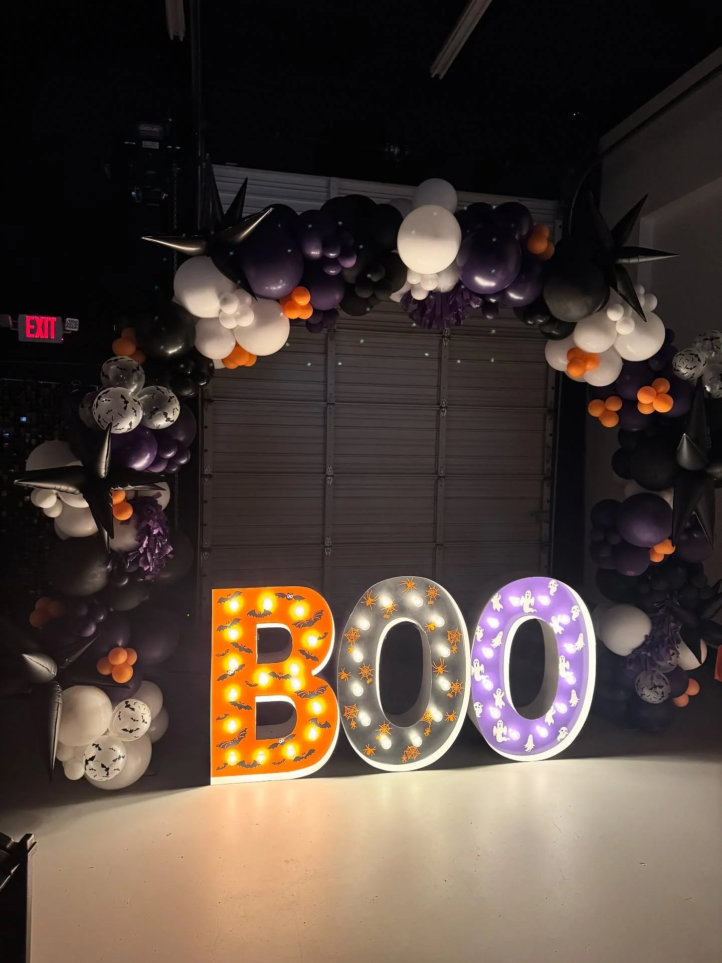 Trick or Treat Round 1 at The 🗝️ was a success! 🖤🎉We loved showing everyone The Key, seeing the kids having a blast, and those delicious FREE dirty sodas from @driftingdaisymobilebar ! 

The marquee display from @alphalitknoxville &amp; balloon di