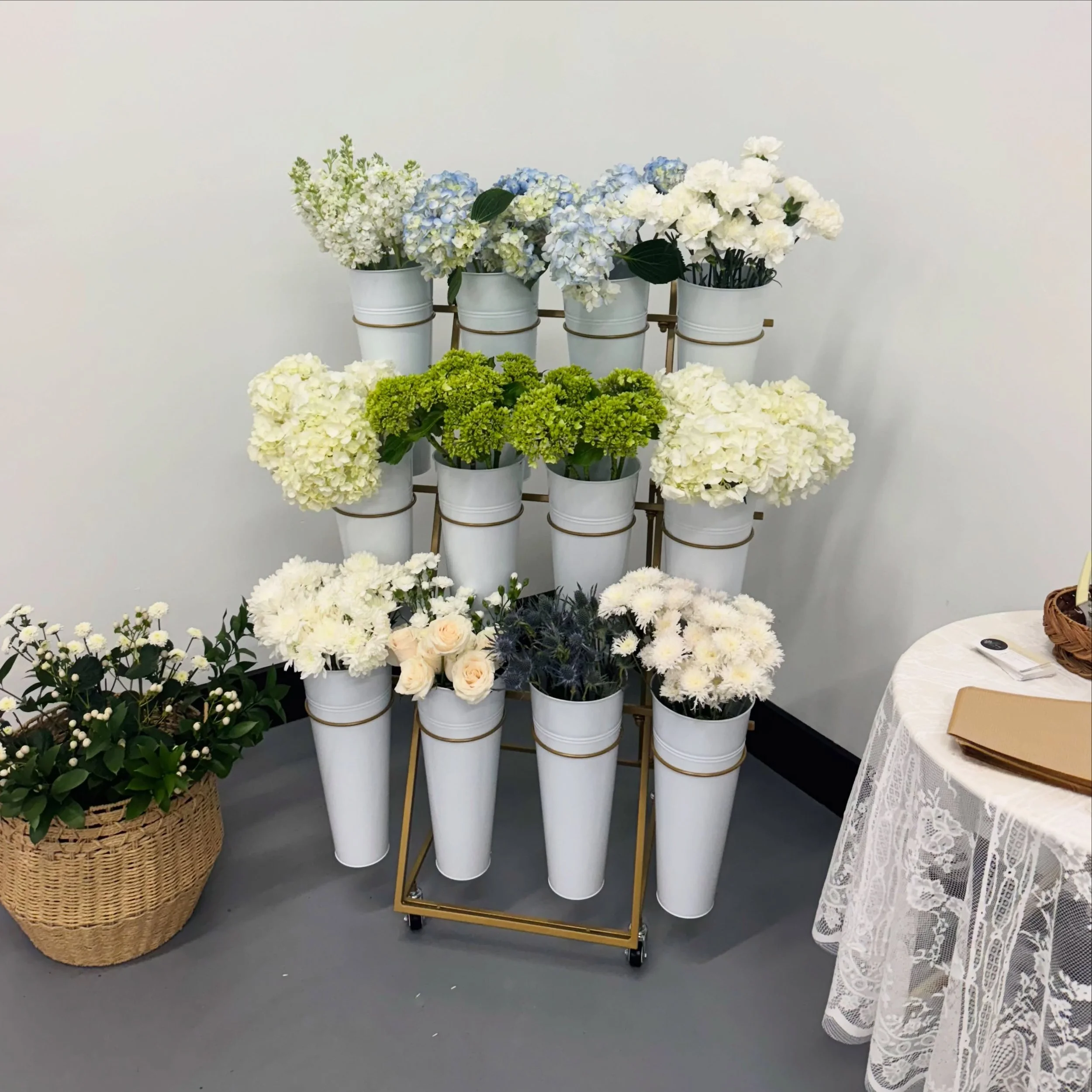 We 🤍 when our Key Partners are part of your events! 
@knoxpetalbar was a great addition to this something blue before we do bridal shower. 🩵💐

Did you know - We have a list of our key partners on our website to help make planning your event a bree