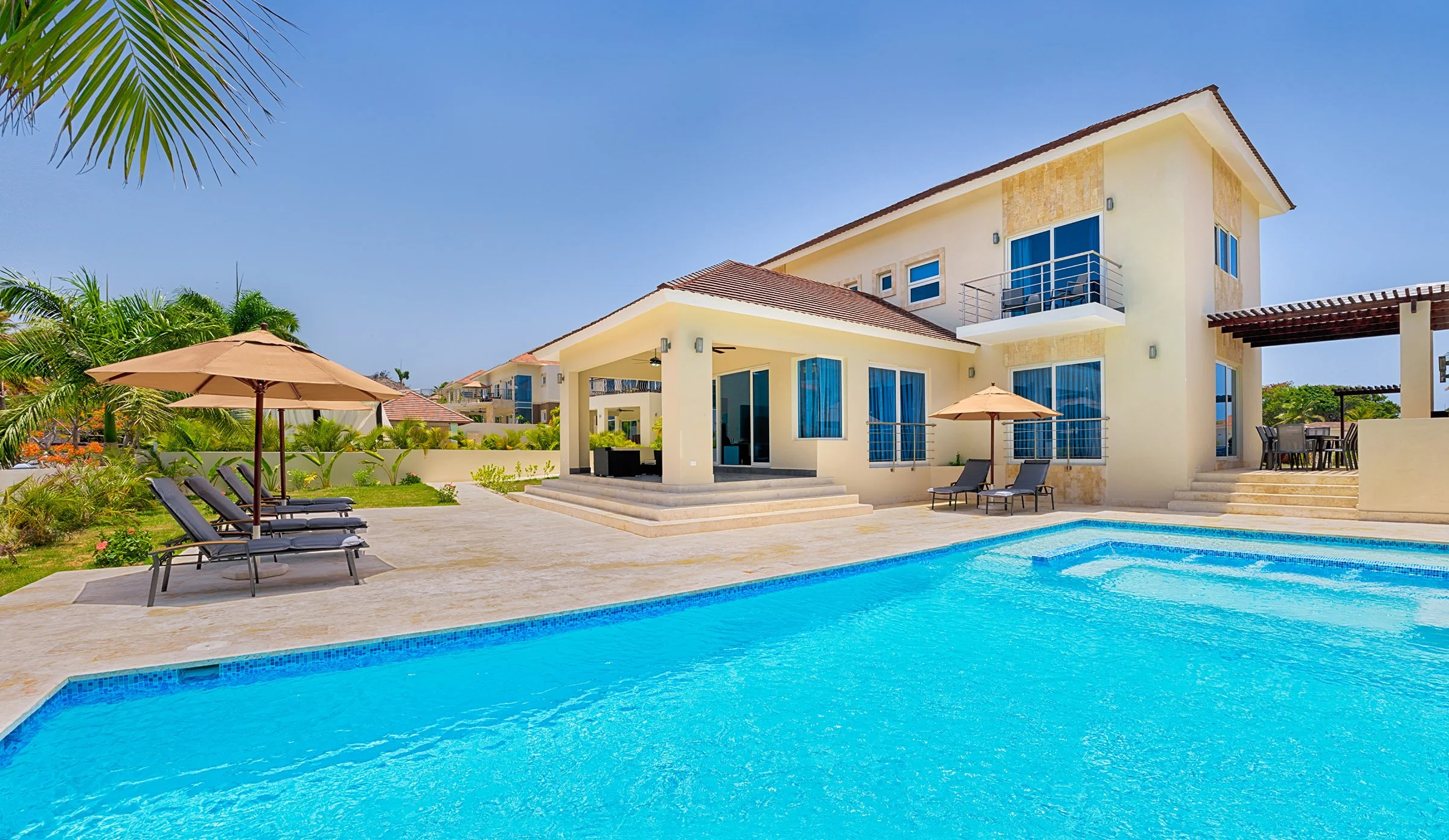 Villa Park 3bdrm_VR19_2_sm.jpg