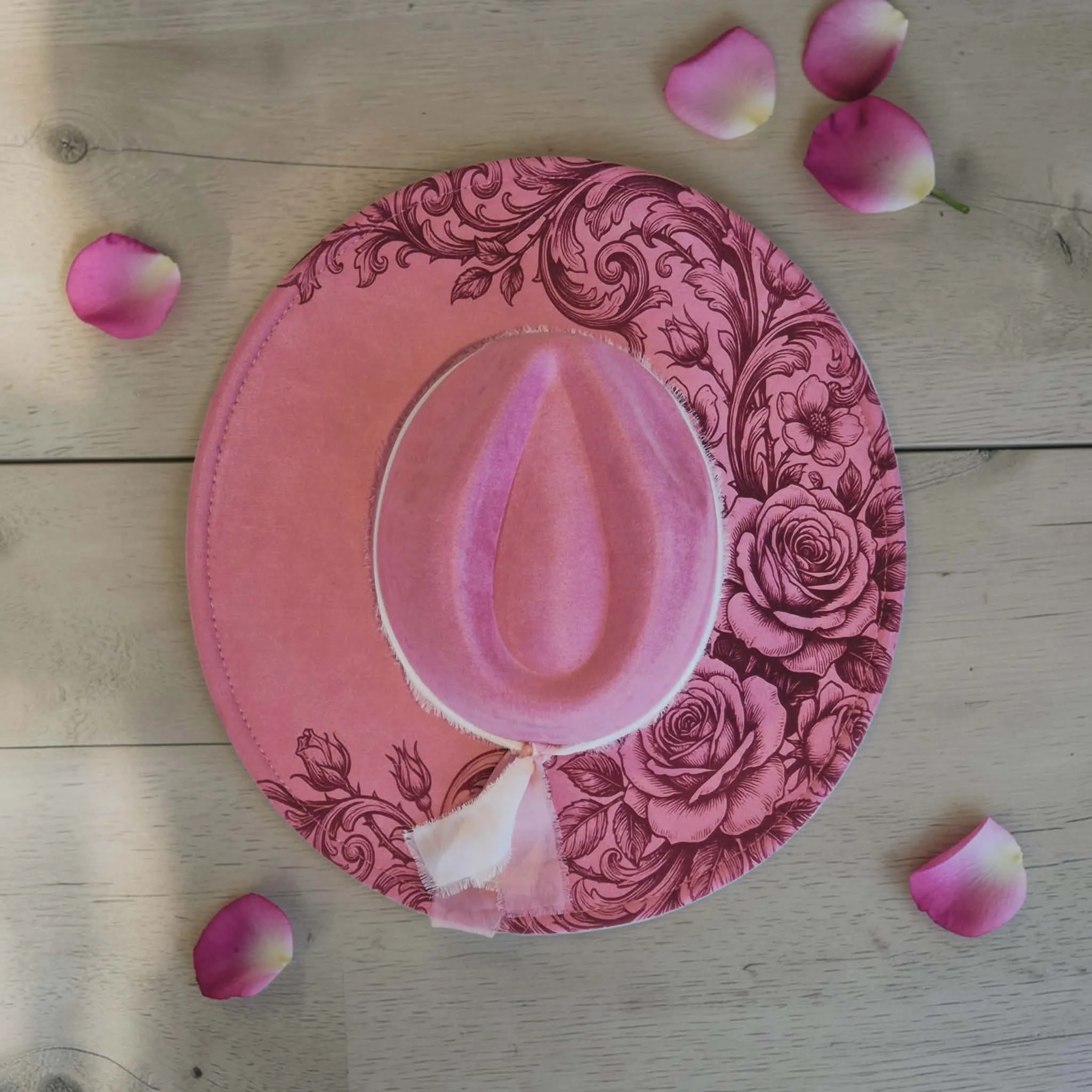 Berry Filigree Roses