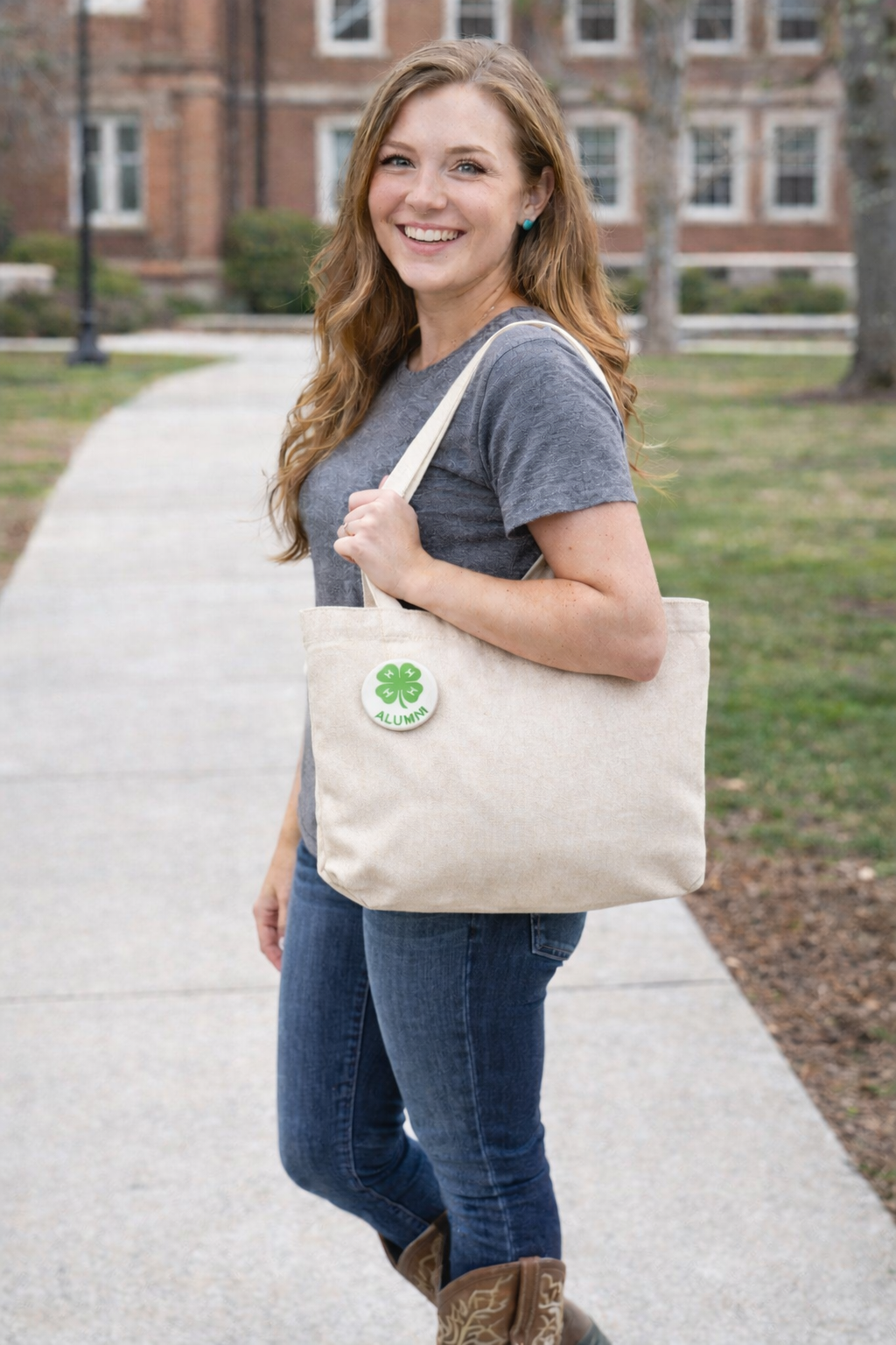 montana-4h-alumni-pin-merchandise-on-girl-bag