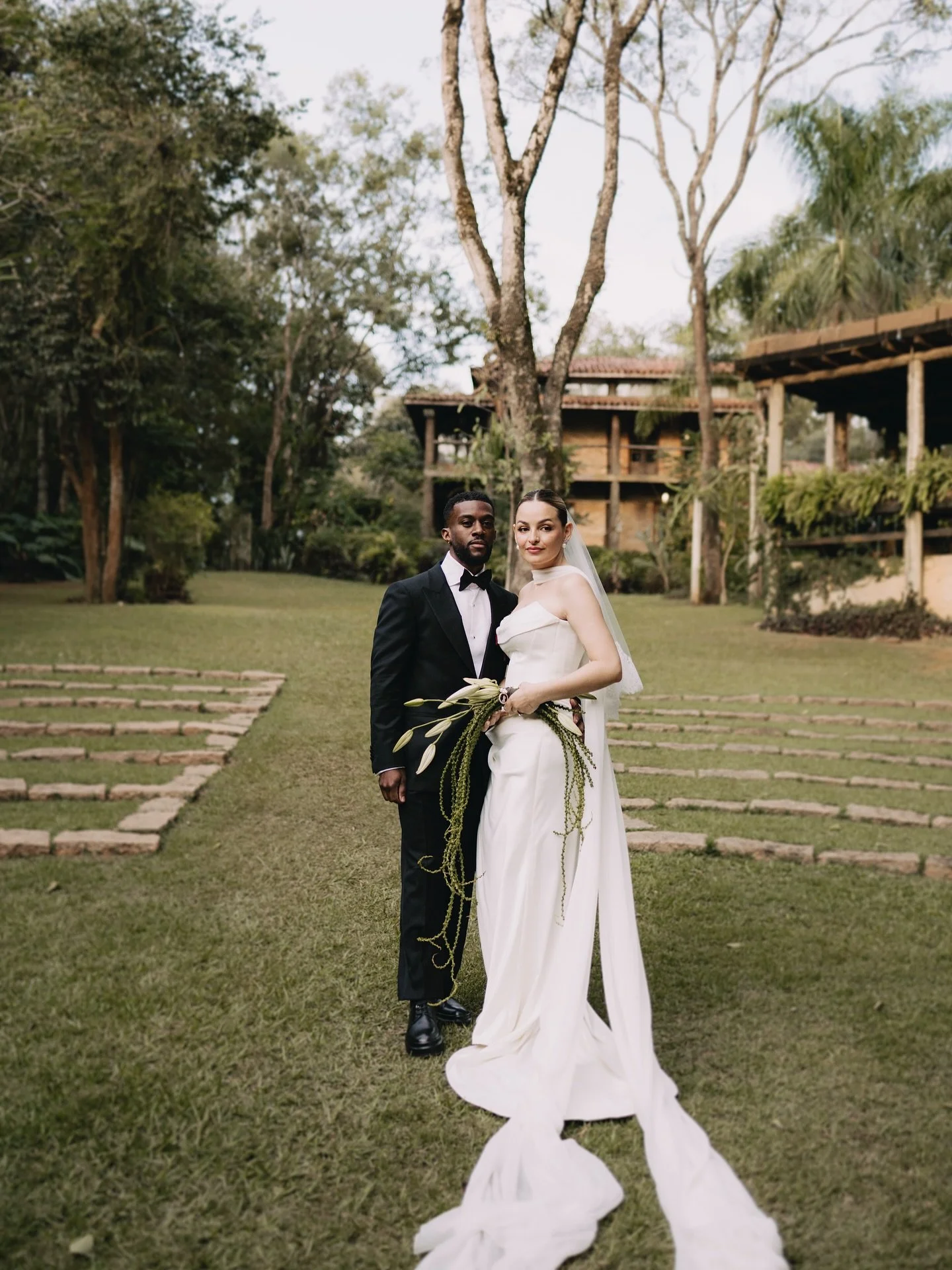 Gabi and Paul | Um amor t&atilde;o forte foi capaz de movimentar fam&iacute;lia e amigos para sa&iacute;rem dos EUA para o Brasil, mais especificamente para a Villa Mandacar&uacute;. Que del&iacute;cia ver a pot&ecirc;ncia desse amor t&atilde;o de pe