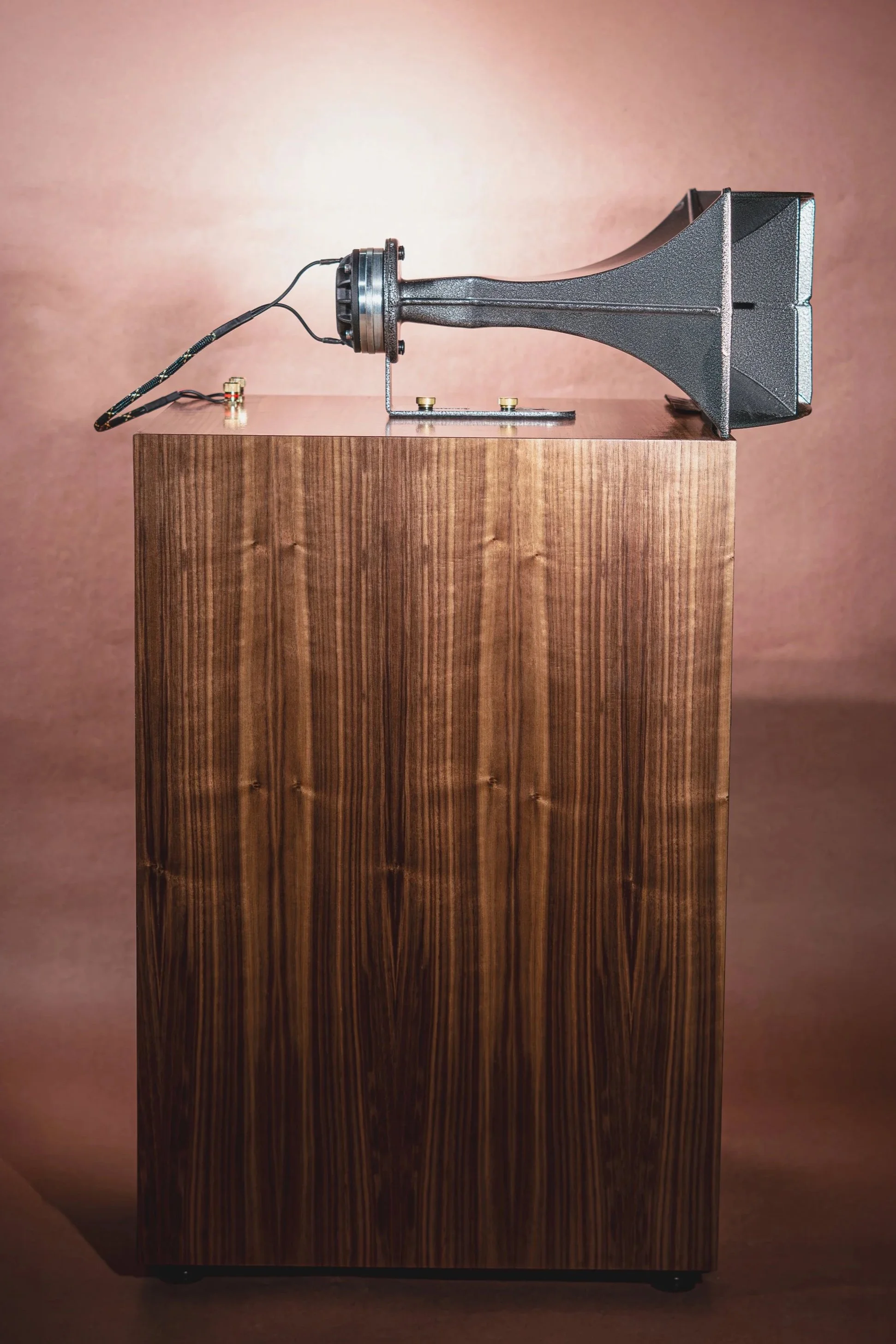 A811b-12 high sensitivity speaker featuring 12-inch woofer and horn-loaded compression driver