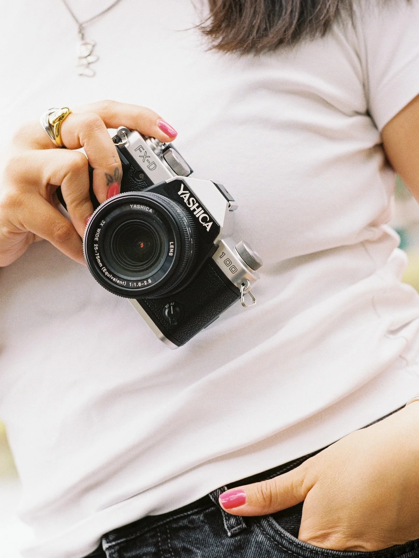 Digital heart, vintage body. Yashica FX-D 100 ⭐️🎞️ [swipe to see my first shots] @yashica.official @yashica.hongkong 

#partnership
#yashicafxd100
#myyashicastory