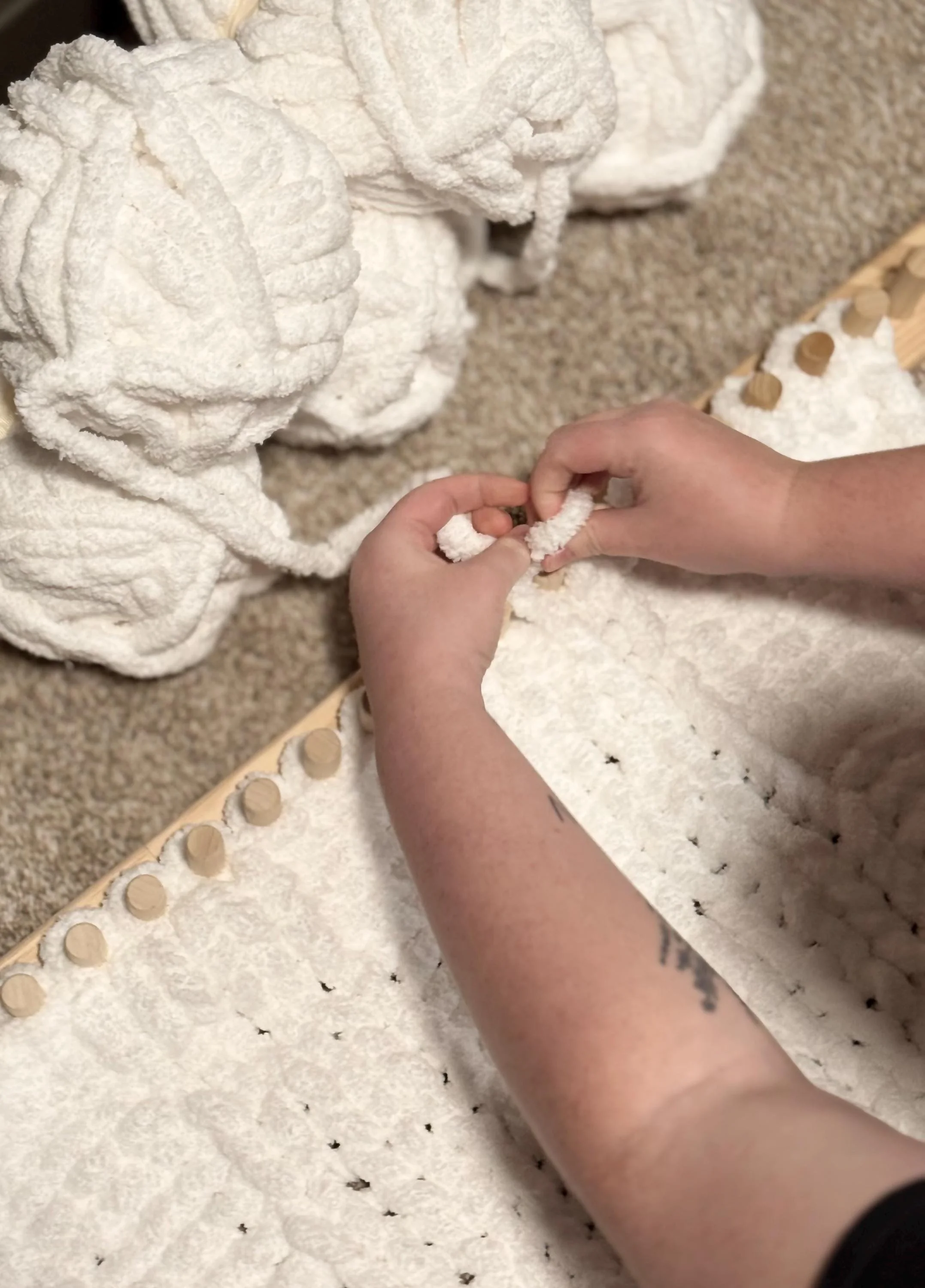 Chunky hand knit blanket loom, finger knitting, handmade wooden loom, portable,  Chunky 7 yarn