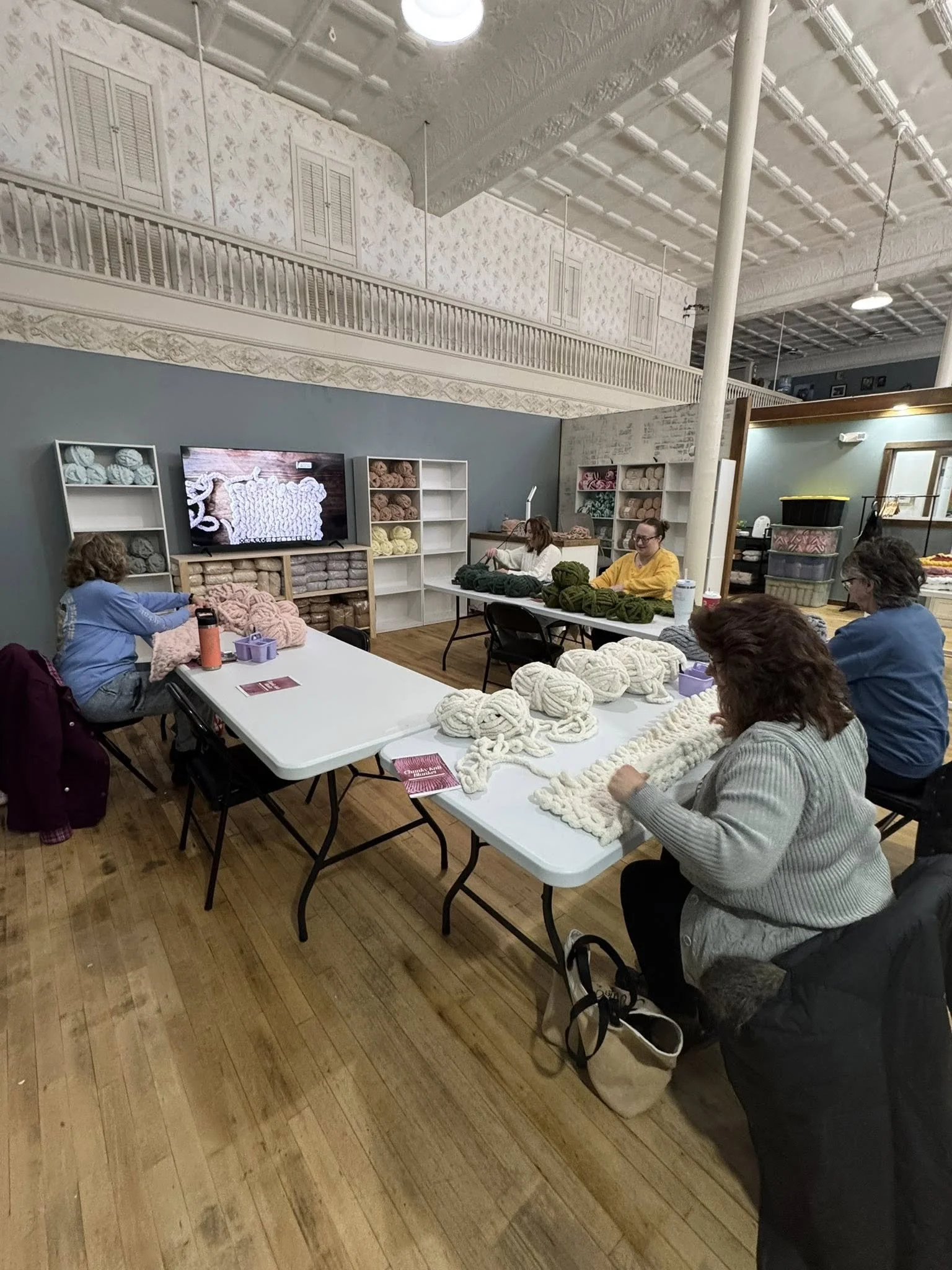 CHUNKY KNIT BLANKET WORKSHOP 3/07 @12PM-3PM