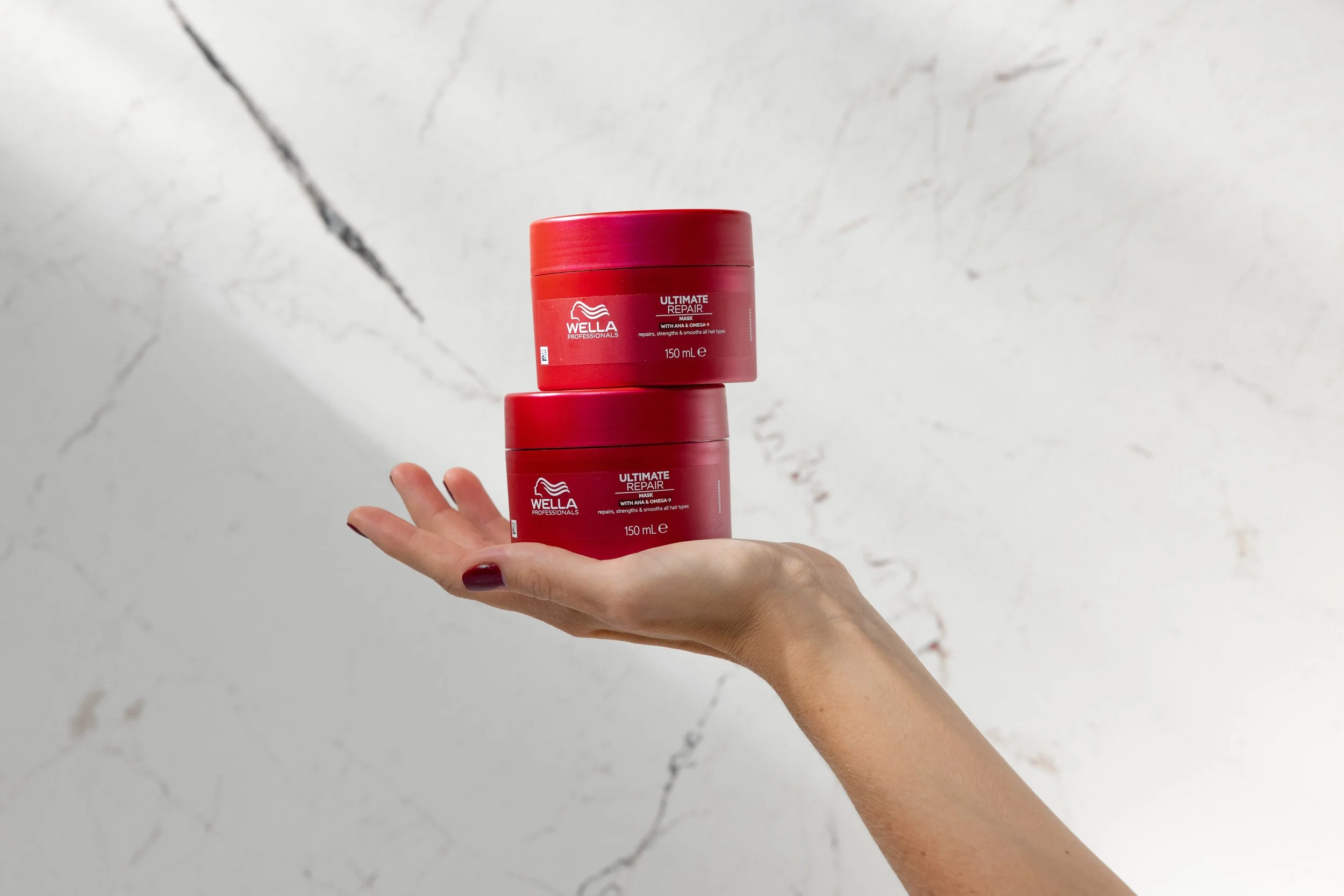 Wella-Professionals_Ultimate-Repair_mask-launch_lifestyle-pack-shot_0199_2023.jpg