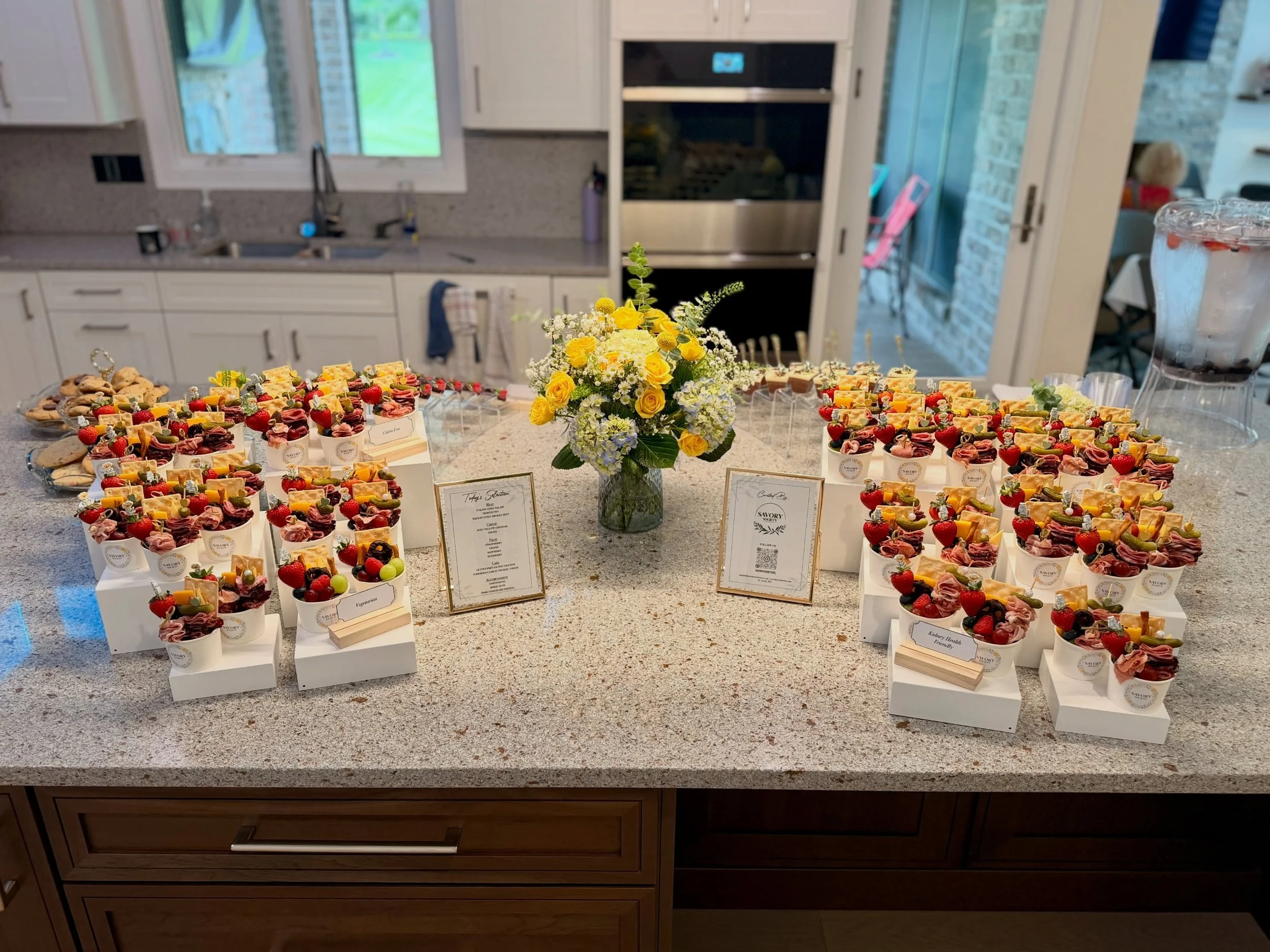 Sage green, buttery yellow, and sweet new beginnings. 🌿🍋✨

We loved bringing this baby shower display to life for a wonderful new boy mom!

On the Menu:
🧀 Custom charcuterie cups (with gluten-free, vegetarian, and kidney-friendly options!)
🍮 Mini