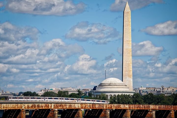 Located in Arlington (Crystal City), DoubleTree by Hilton Washington DC - Crystal City is within a 5-minute drive of Washington Monument and Arlington National Cemetery. This hotel is 2.5 mi (4 km) from Pentagon and 2.6 mi (4.2 km) from Lincoln Memor