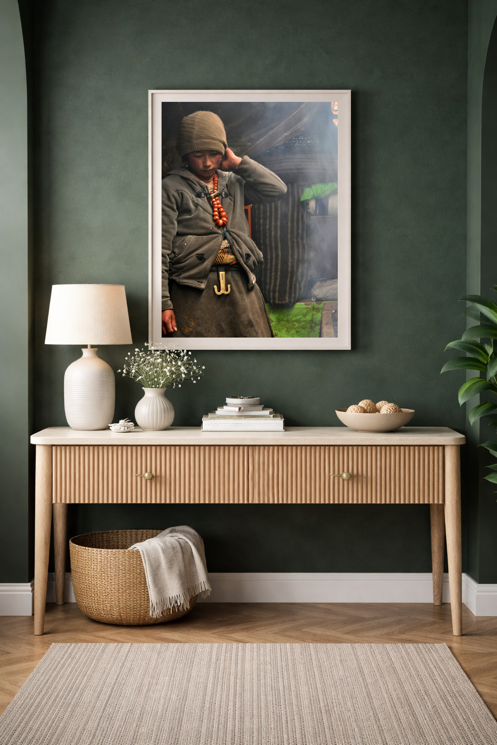 Nomadic woman hallway.png