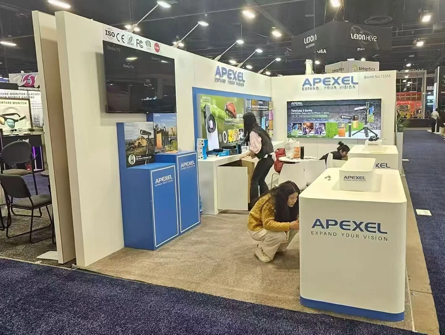 APEXEL-CES  in Las  Vegas.jpg