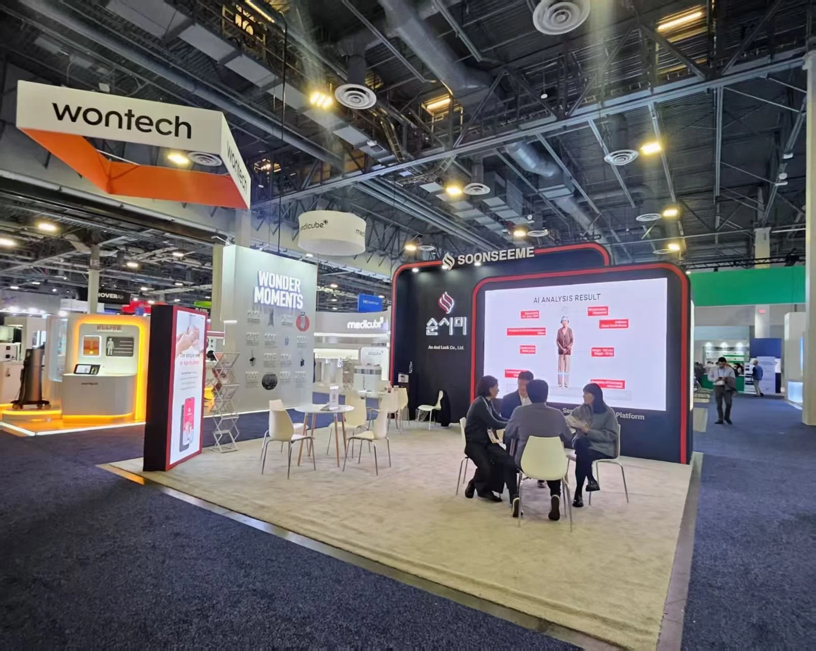 1-SOONSEEME-CES  in Las  Vegas.jpg