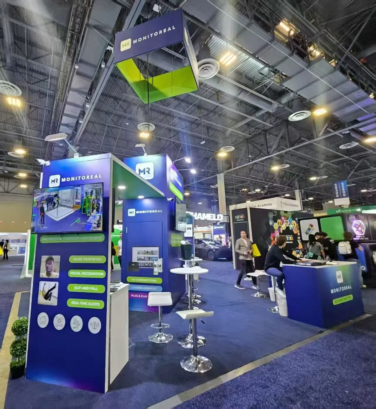 2-MONITOREAL-CES  in Las  Vegas.jpg