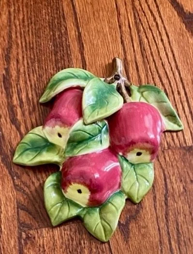 Vintage Sonoma Villa Apple Wall Plaque