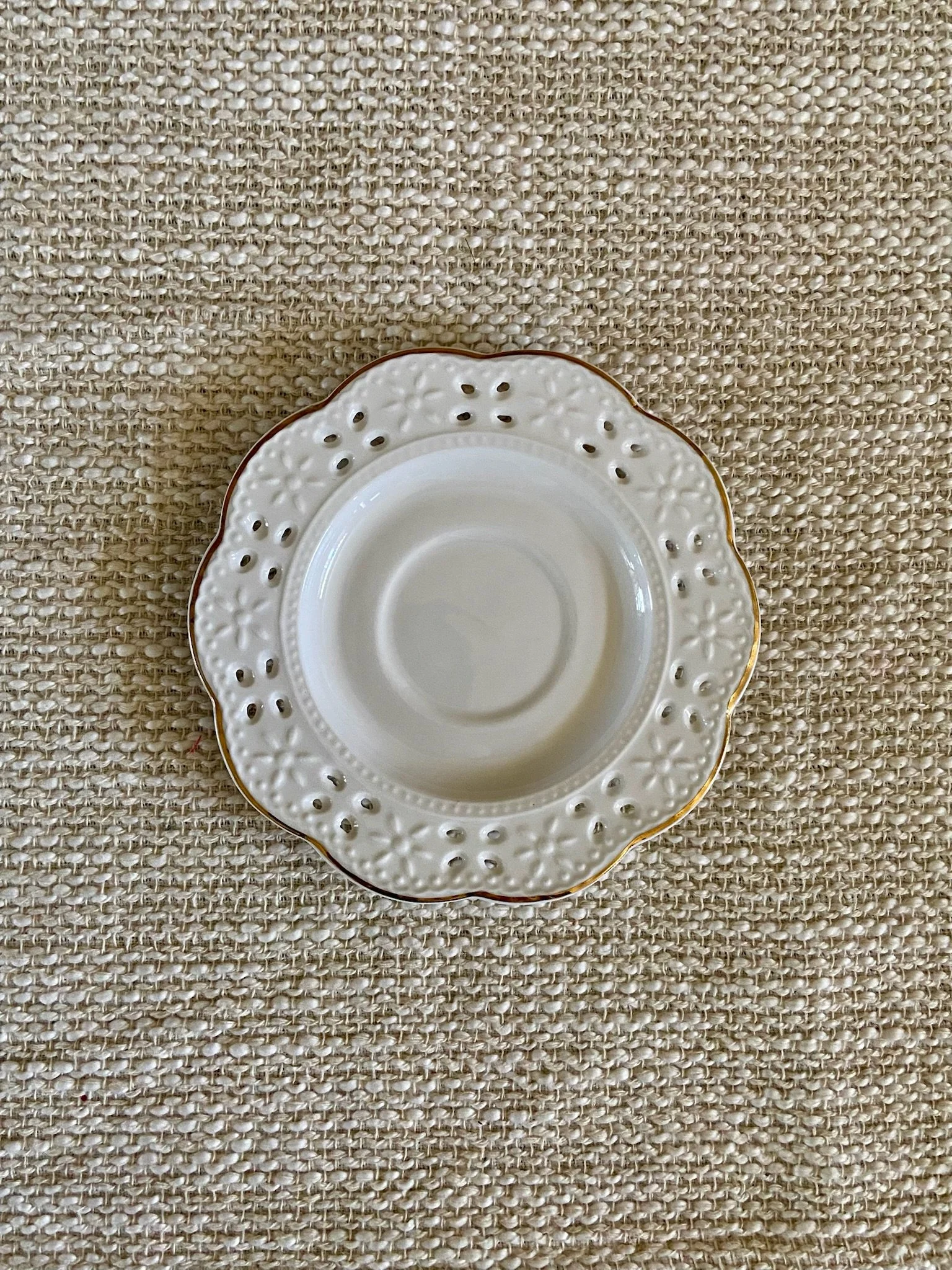 Solecasa White Lattice Saucer with Gold Trim