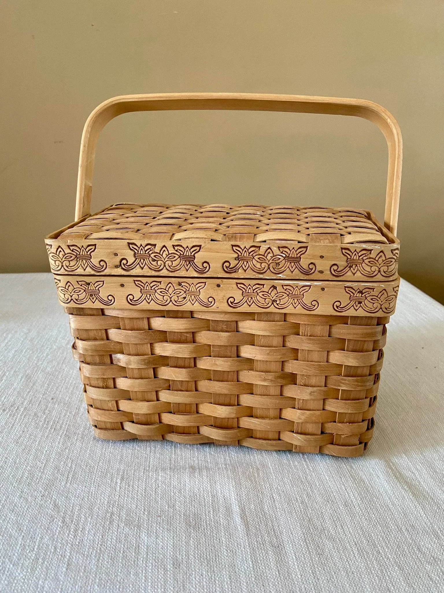 Lidded Floral Rim Wood-Splint Basket