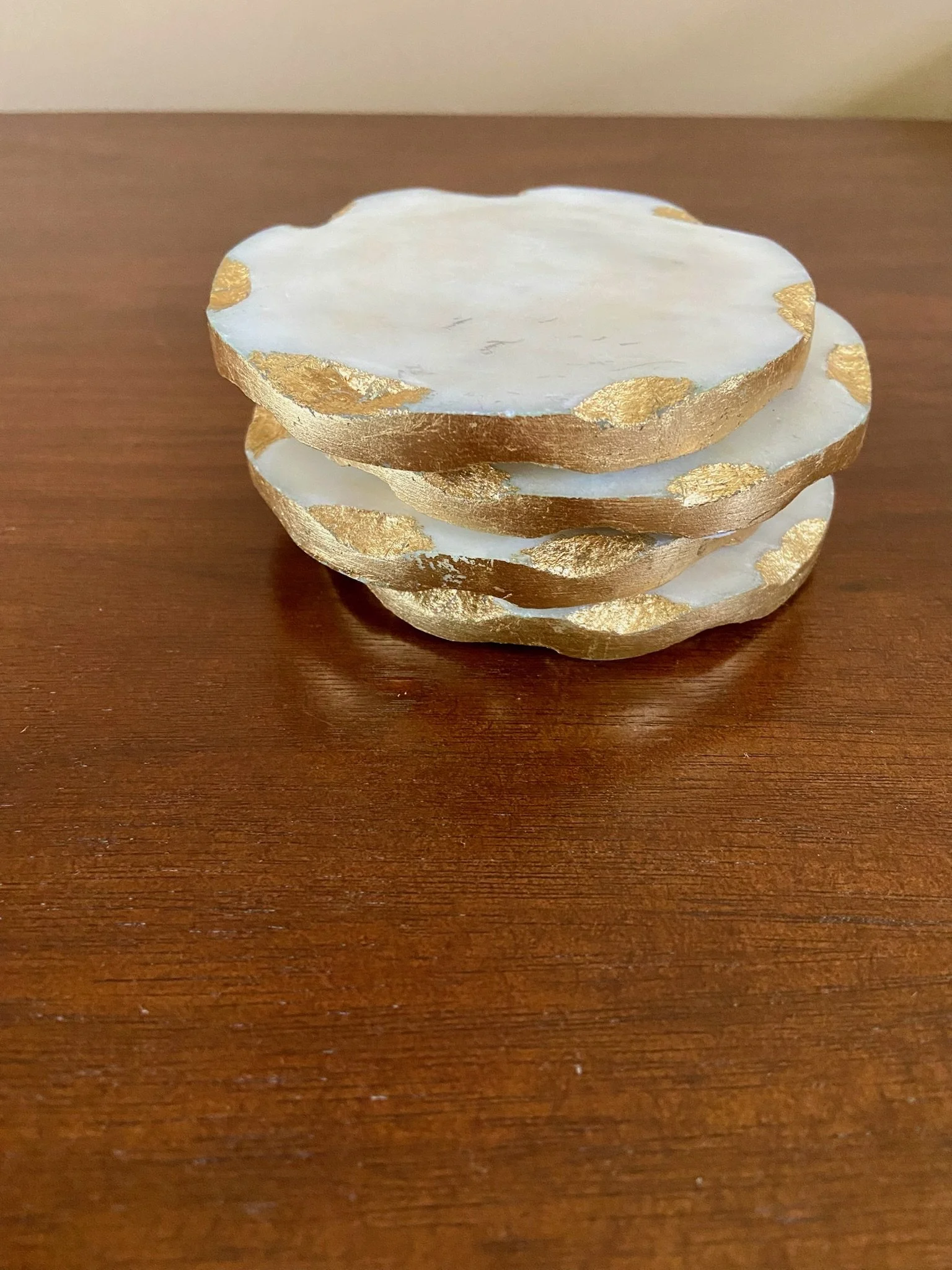 Set of 4 Godingder Natural White Marble Coasters with Gold Edging