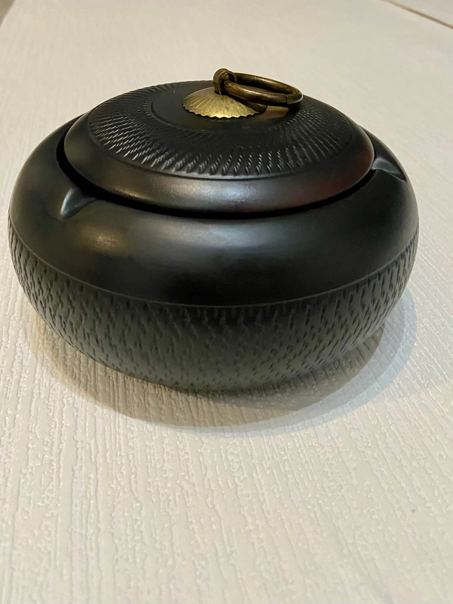 Elegant Black Ceramic Ashtray Bowl with Lid