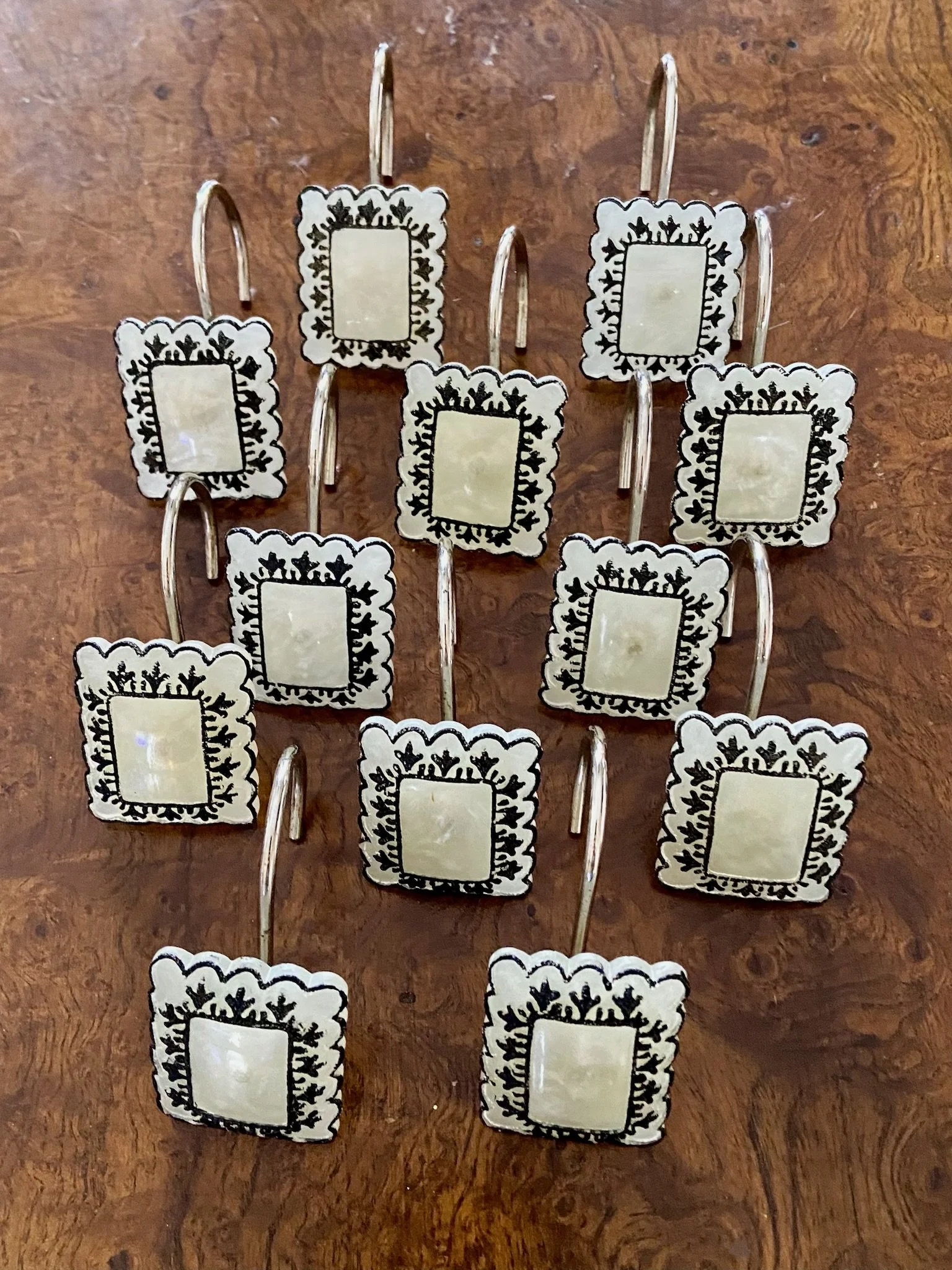 Black & Pearl Scalloped Shower Curtain Hooks