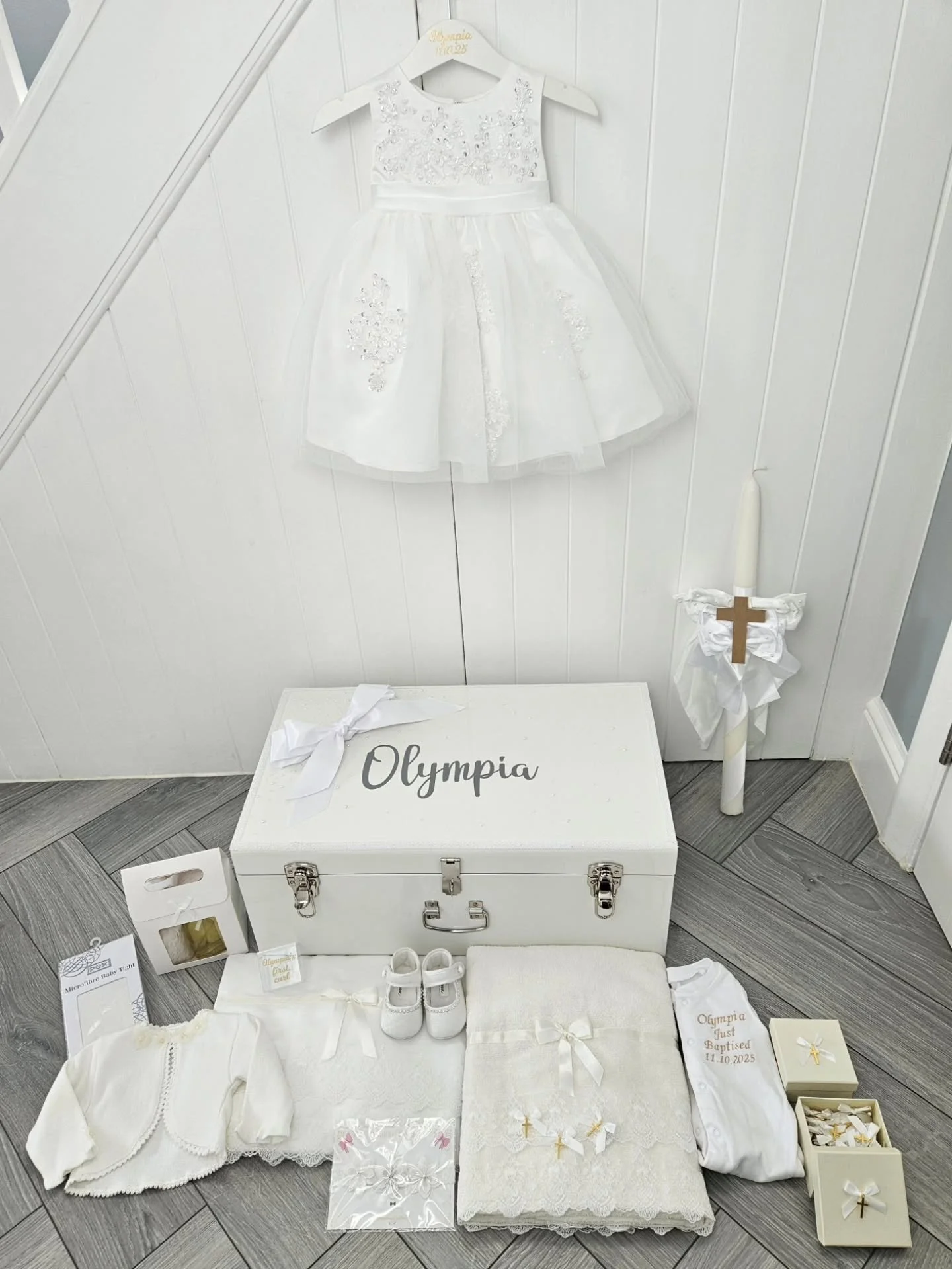 🤍✨🤍

Such a pretty christening set for baby Olympia who got christened last weekend 🤍

She wore our Layla dress (which looked so cute on her!), flower cardigan, flower headband, Laura shoes and tights. Complete with a miropani set with lace detail