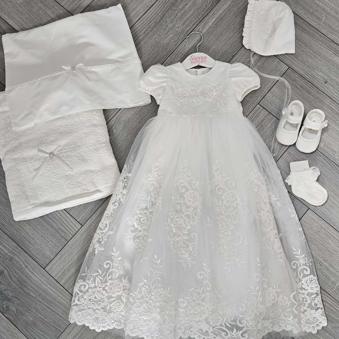🤍💕🤍

A sweet and elegant outfit was chosen for baby Sierra on her Christening Day 💕

Sierra's Godfather chose our bestselling Alexa gown, with the matching bonnet, our Laura shoes, lace frilly socks, miropani set with matching towel and a persona