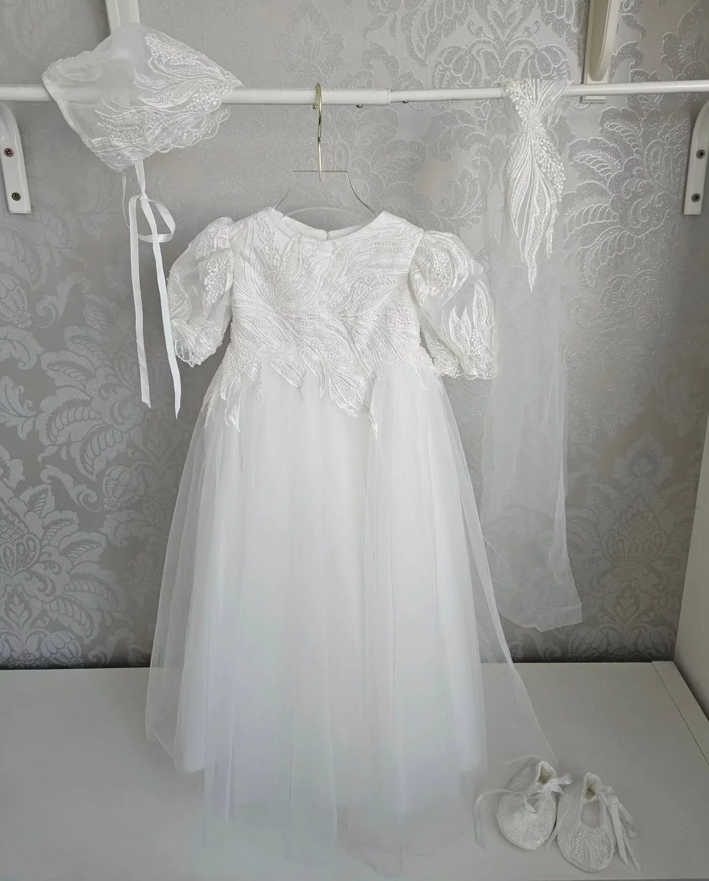 🤍Eleanor🤍
Lovingly crafted to make your baby's day truly special. Made exclusively for Bambino Couture - this piece, and it's matching accessories, are unique, with a luxurious look, and designed to be cherished forever 🤍

The bodice has a stunnin