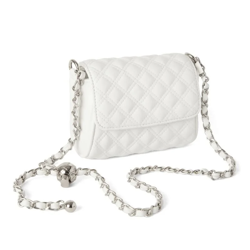 Quilted Bag With Silver Chain