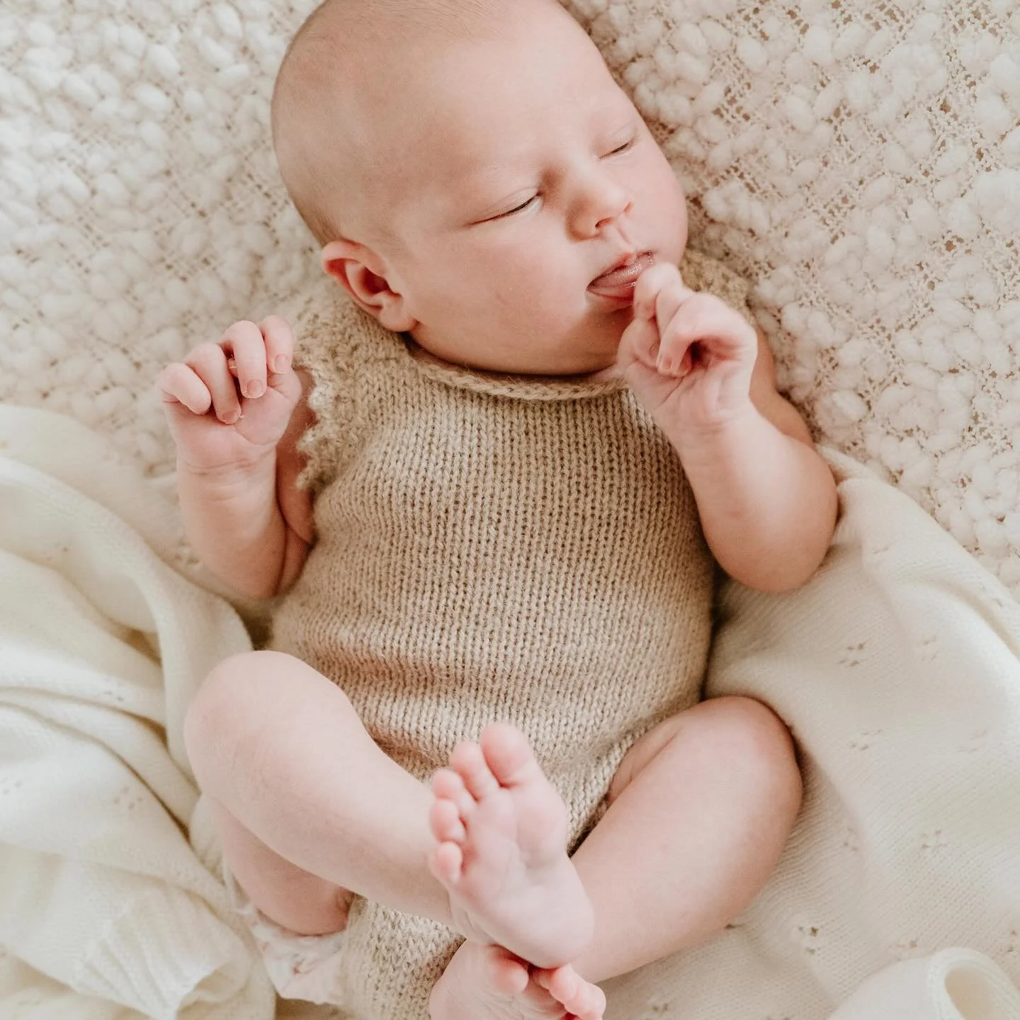Welcome &lsquo;Aoife&rsquo;, isn&rsquo;t she just beautiful! I think big sister June is going to love having a baby sister to play with. 

My second time capturing this family in their home. These are my favourite type of session.

Dani x

#newbornph