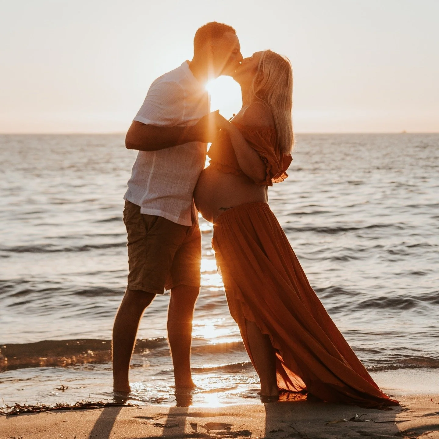 Why sunset is the most magical time for photos this time of year in Perth.

Golden hour = the most flattering light, I mean just look at that glow!

The soft warm glow gives you that dreamy glow. 

You feel more relaxed which makes for super cute pho