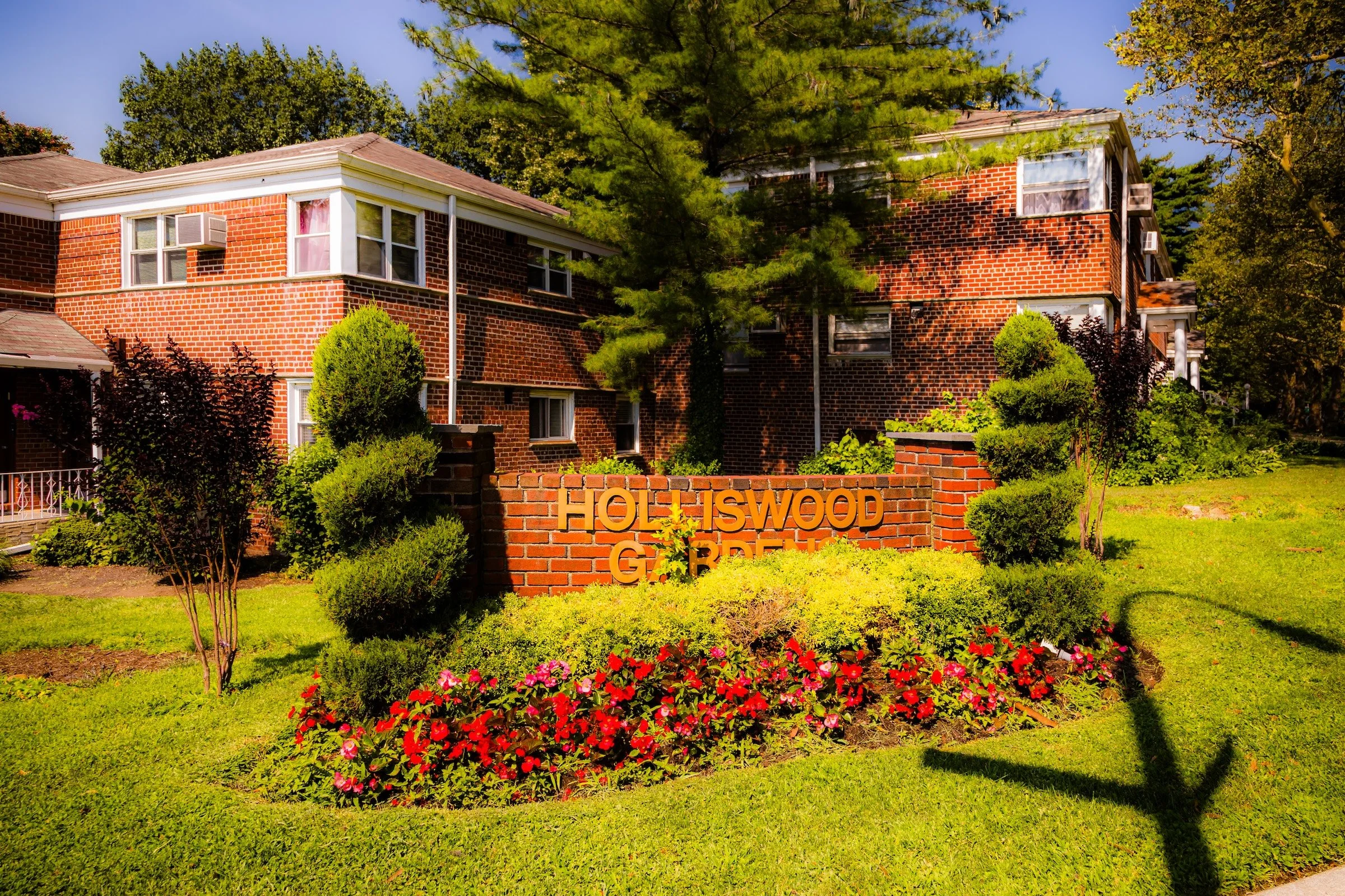 Holliswood Gardens - Click To Purchase Print