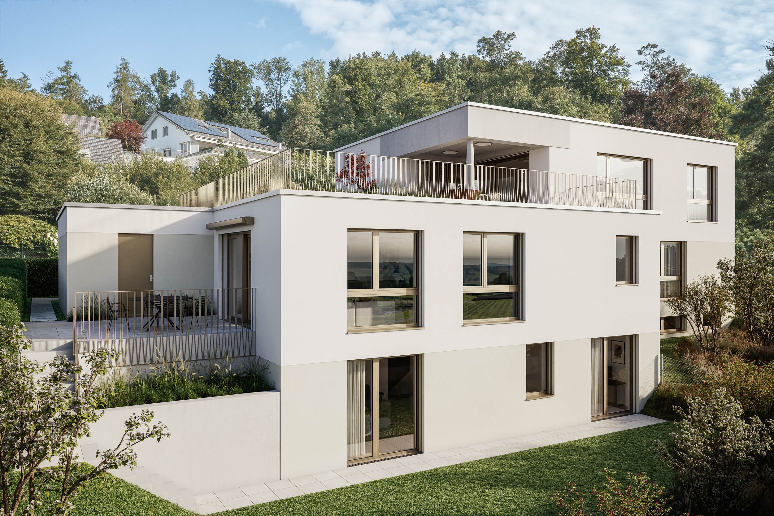 Moderne weiße vierstöckige Wohnhaus mit großen Fenstern, Terrassen und Garten, umgeben von Bäumen auf einem Hügel.