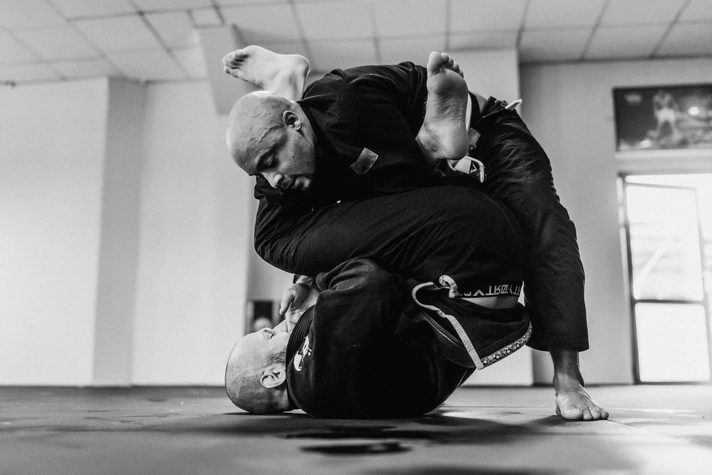 🤝 Open Mats – Austausch statt Grenzen 🥋
Für die Zukunft planen wir, in regelmäßigen Abständen Open Mats zu organisieren – offen für alle Kampfsportschulen und BJJ-Athleten in der Region.
Warum? Weil wir ü